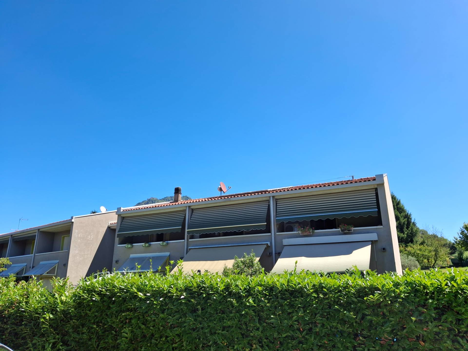 Villette a schiera in vendita a Laveno-Mombello, Mombello