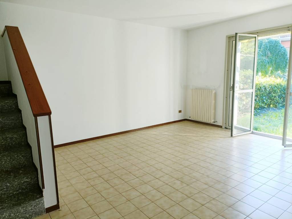 Villette a schiera in vendita a Laveno-Mombello, Mombello