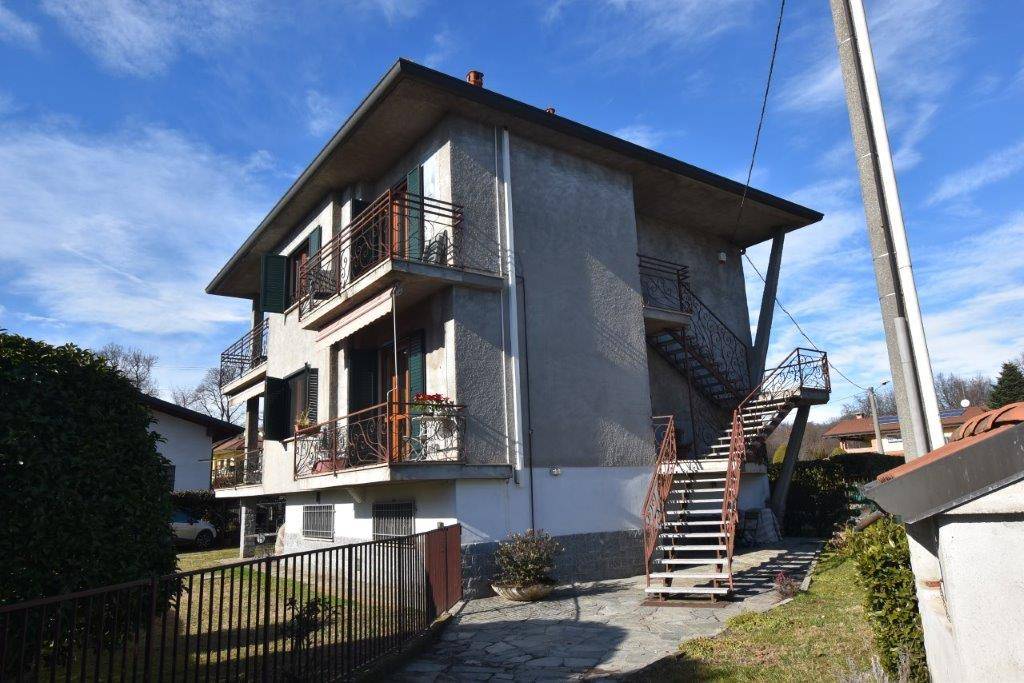 Casa singola in vendita a Brebbia