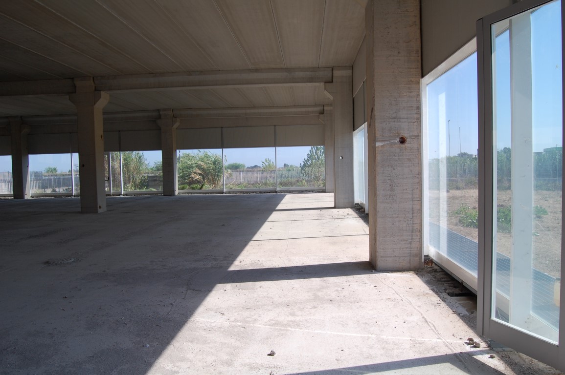 EDIFICIO COMMERCIALE-MAGAZZINO in affitto a Cisterna di Latina