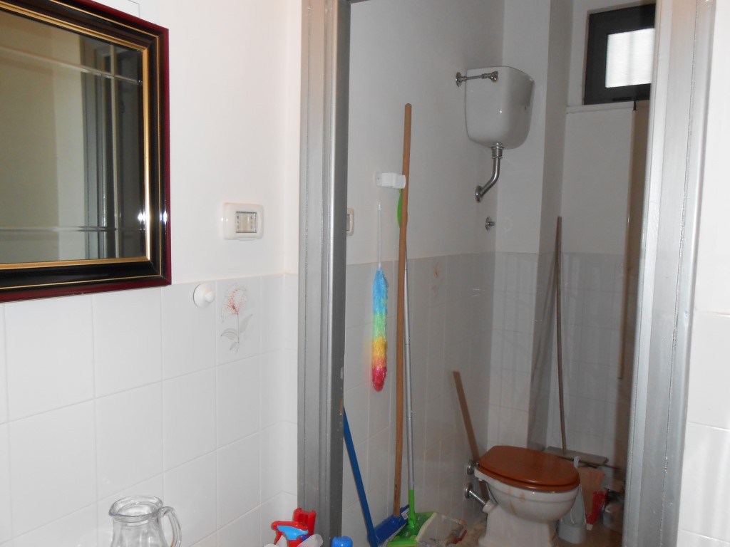 Locale commerciale in affitto a Cisterna di Latina