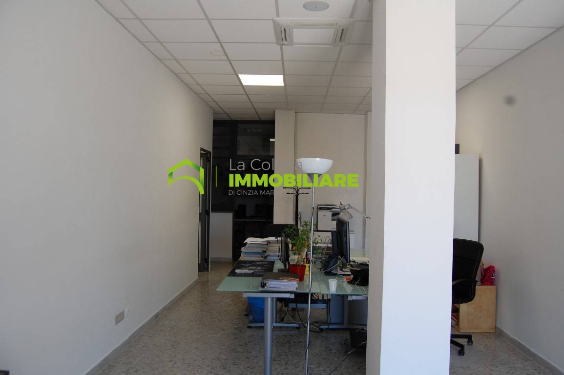 Locale commerciale in affitto a Cisterna di Latina
