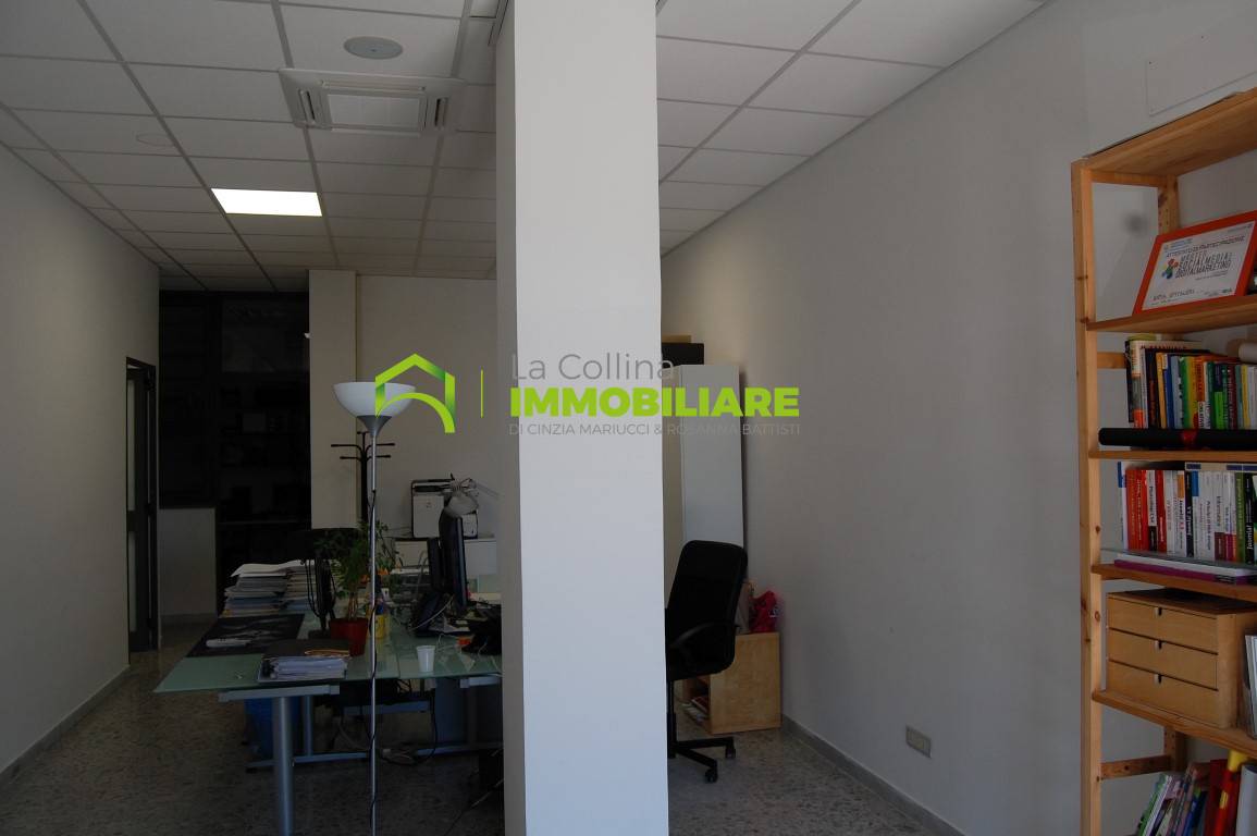 Locale commerciale in affitto a Cisterna di Latina