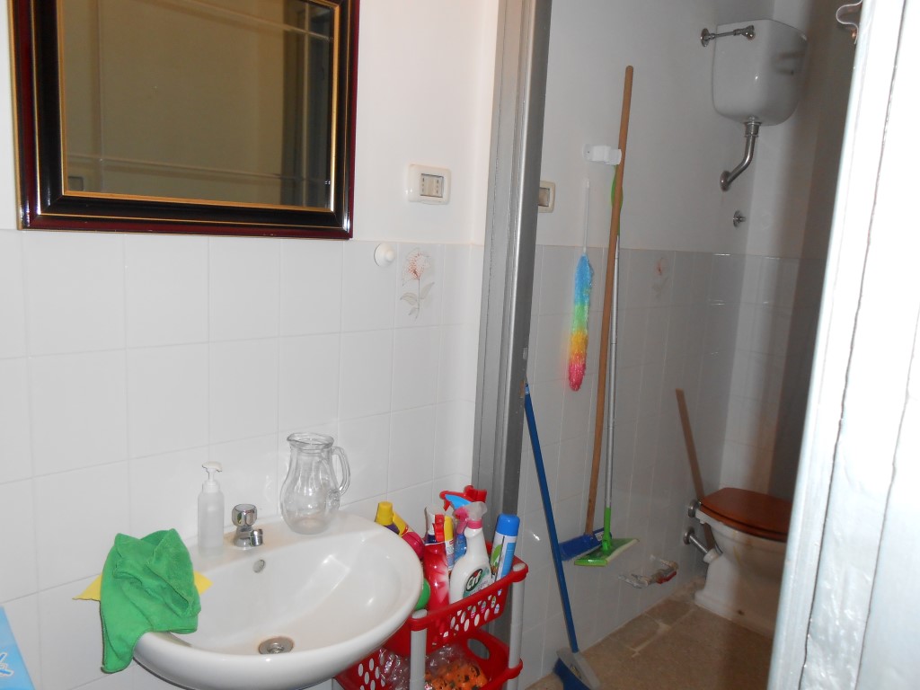 Locale commerciale in affitto a Cisterna di Latina