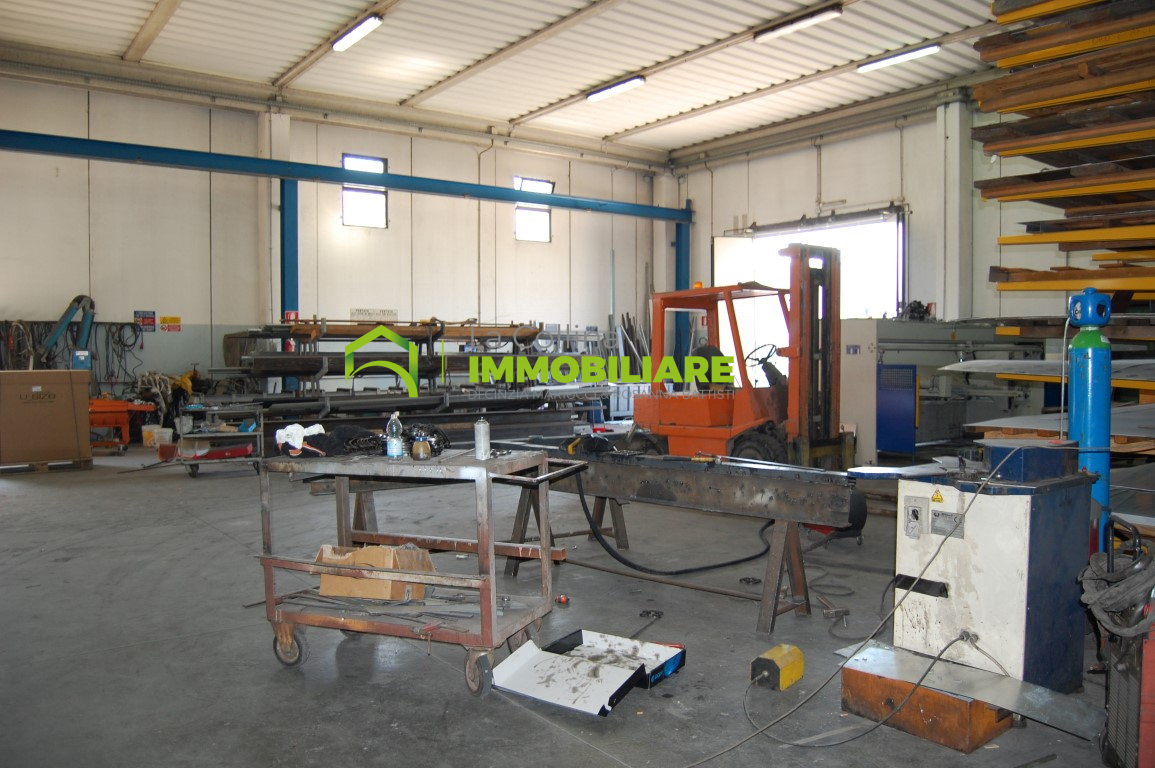 Capannone Artigianale in affitto a Cisterna di Latina