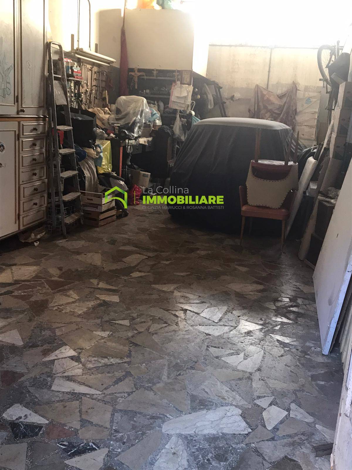 Locale commerciale in vendita a Cisterna di Latina