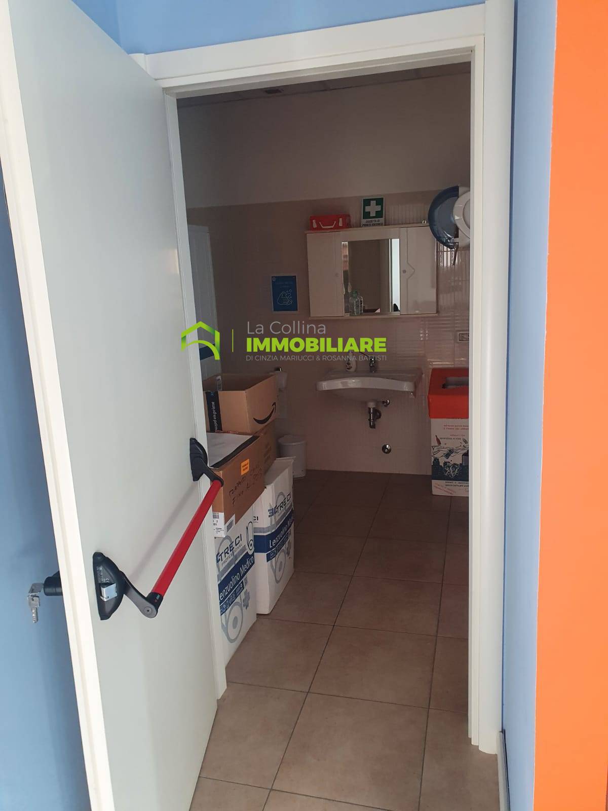 Locale commerciale in vendita a Cisterna di Latina