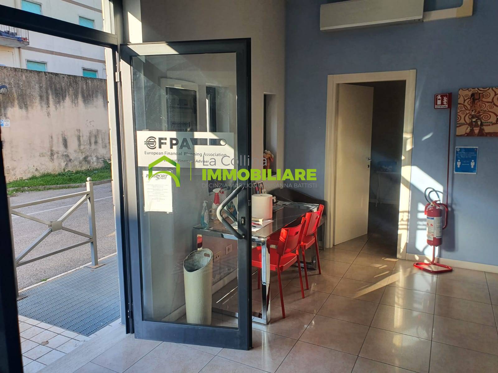 Locale commerciale in vendita a Cisterna di Latina