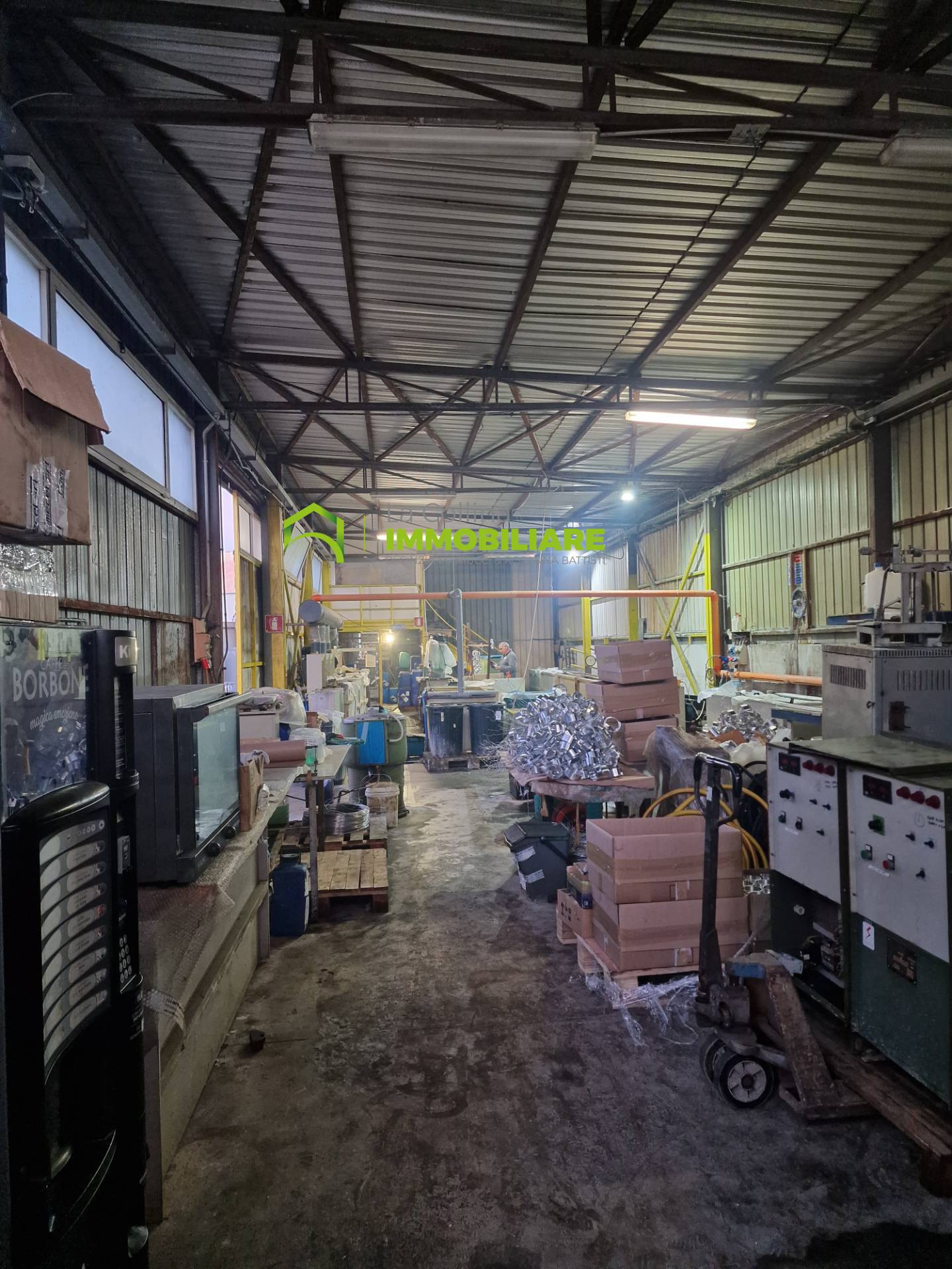 Capannone Artigianale in vendita a Cisterna di Latina