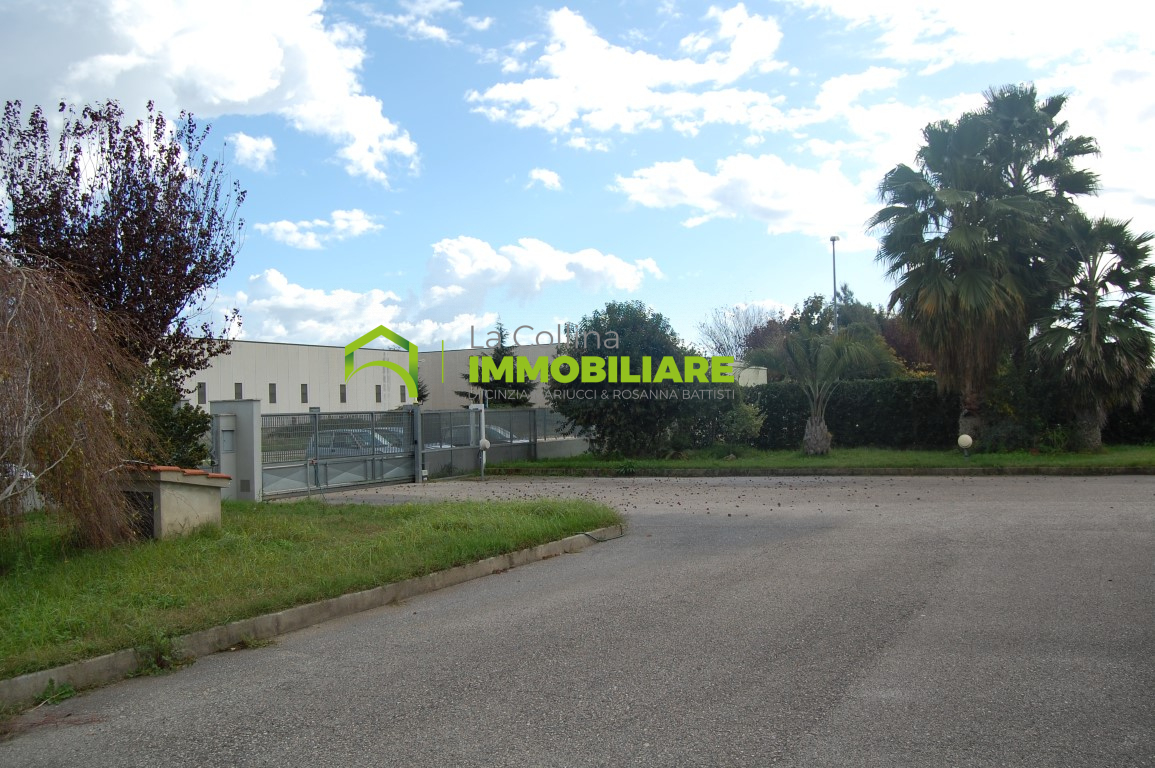 Capannone Industriale in vendita a Cisterna di Latina