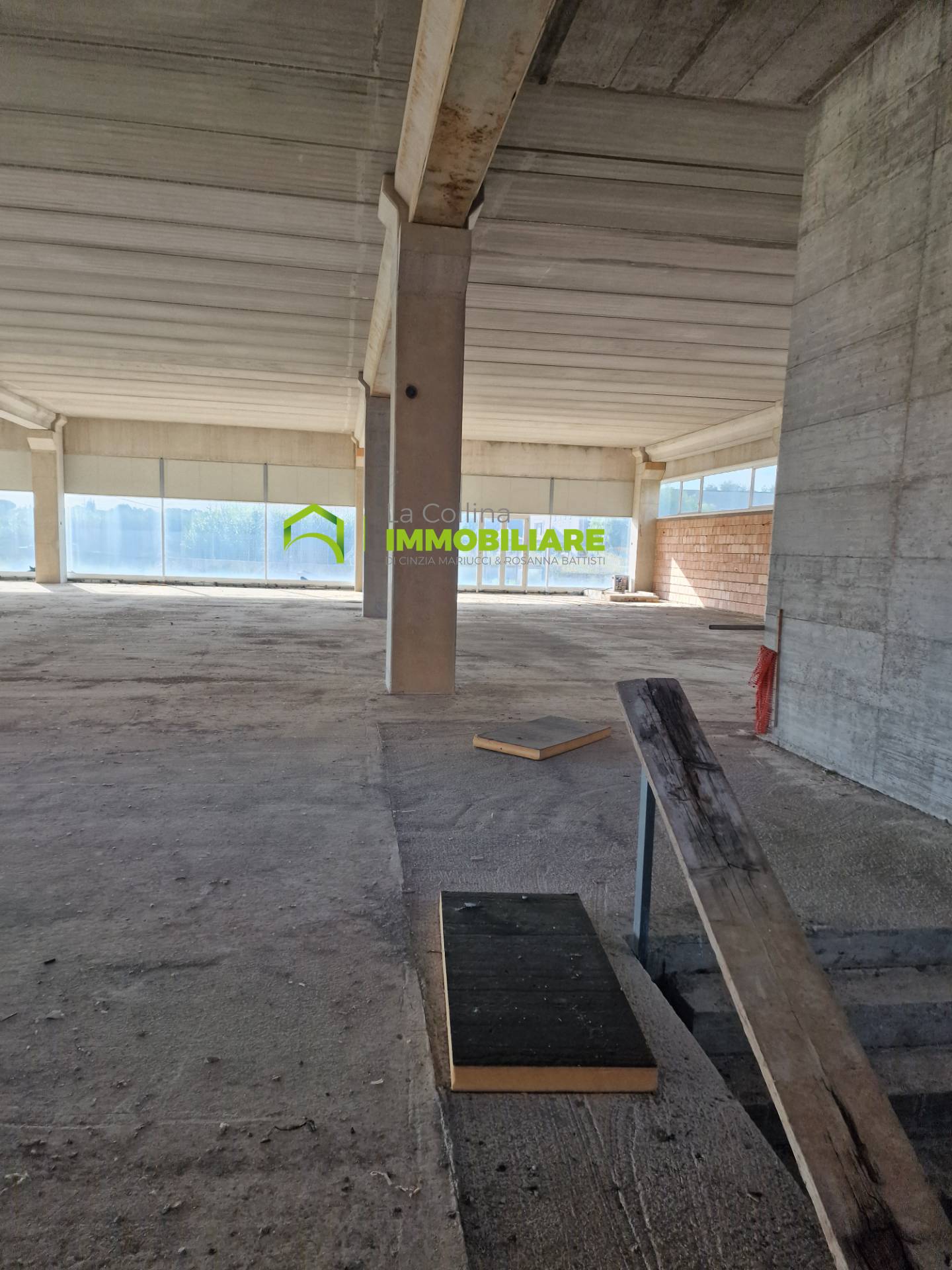 EDIFICIO COMMERCIALE-MAGAZZINO in affitto a Cisterna di Latina