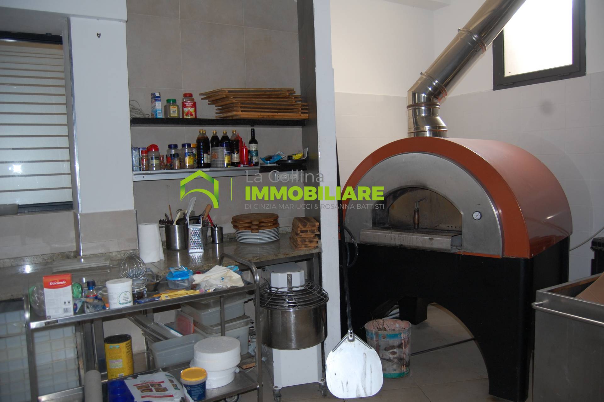 Locale commerciale in affitto a Cisterna di Latina