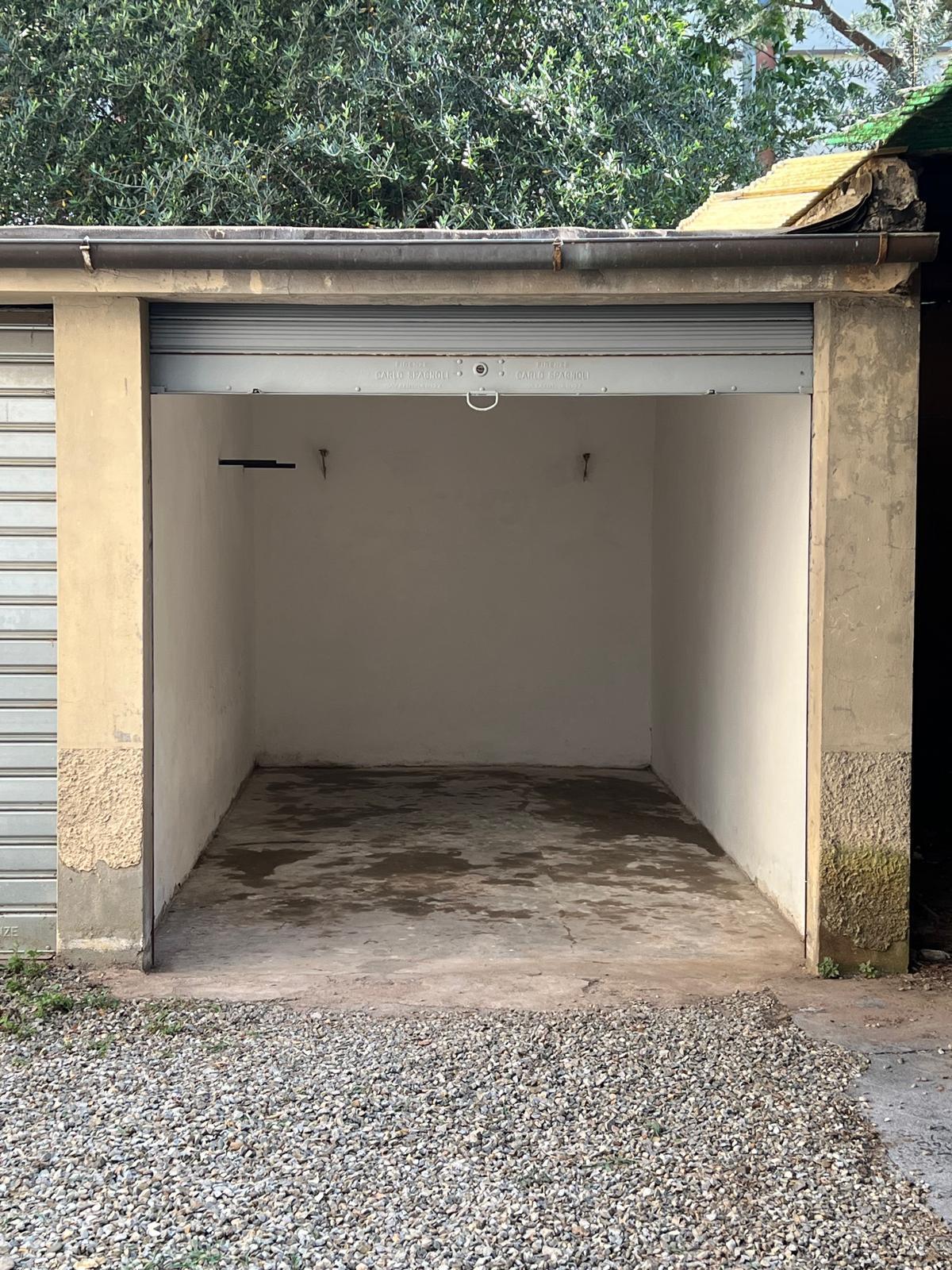 Posto auto coperto in vendita in via locchi, Firenze
