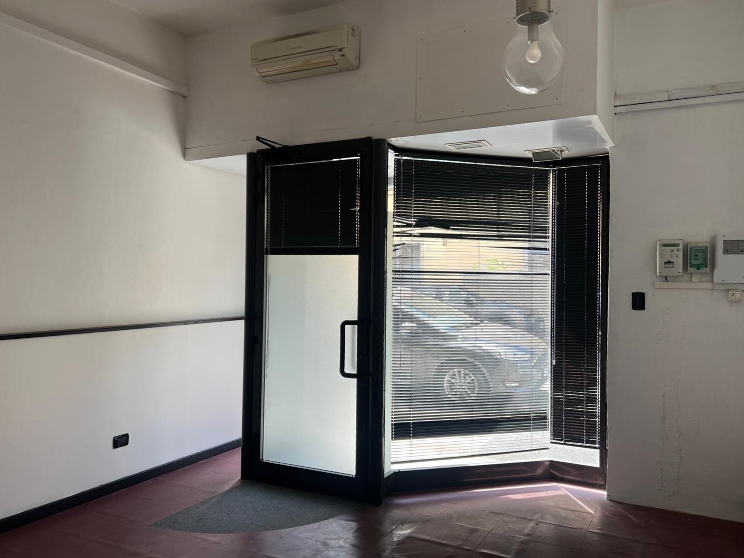 Locale commerciale in vendita in via delle panche, Firenze