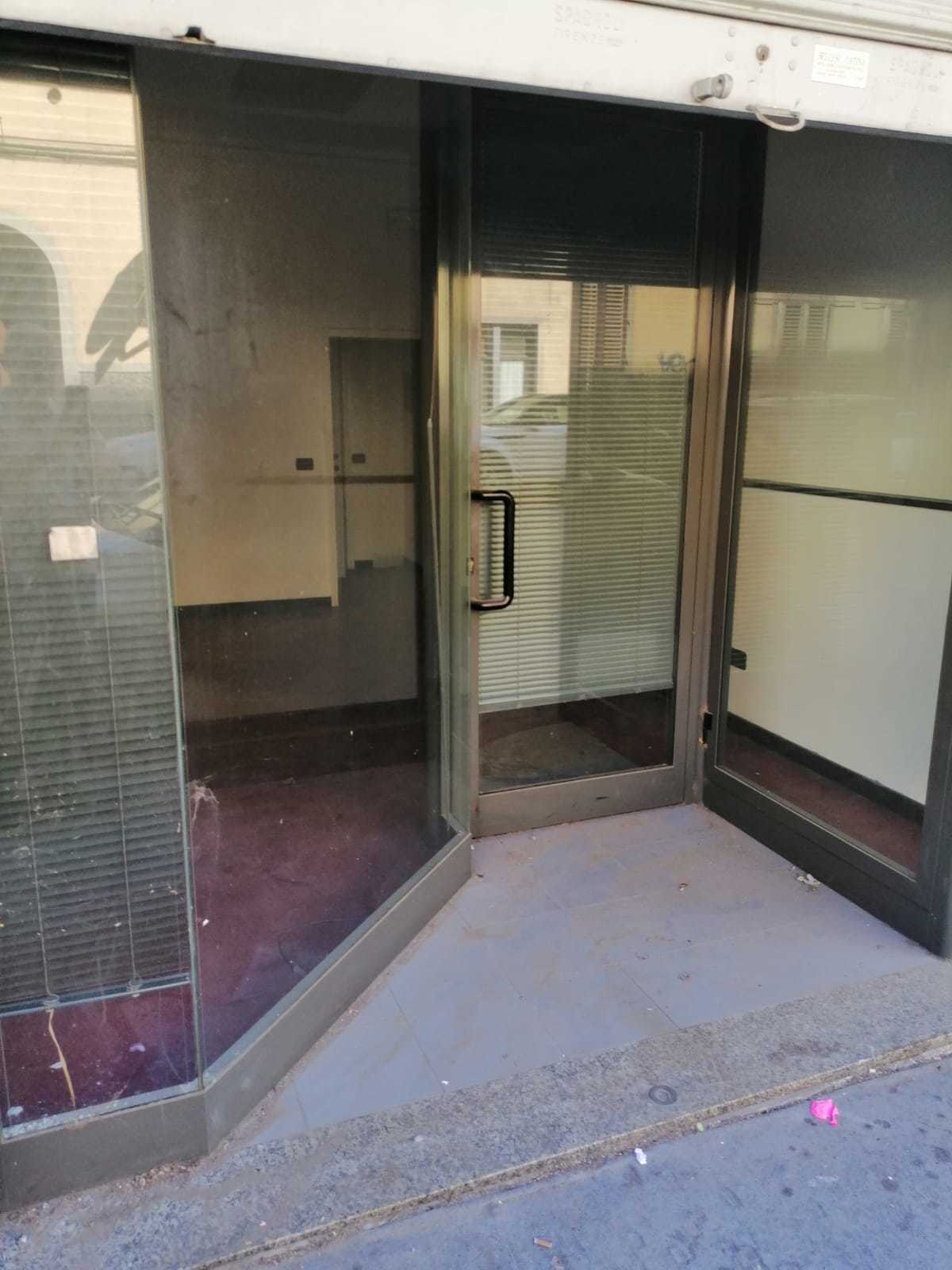 Locale commerciale in vendita in via delle panche, Firenze