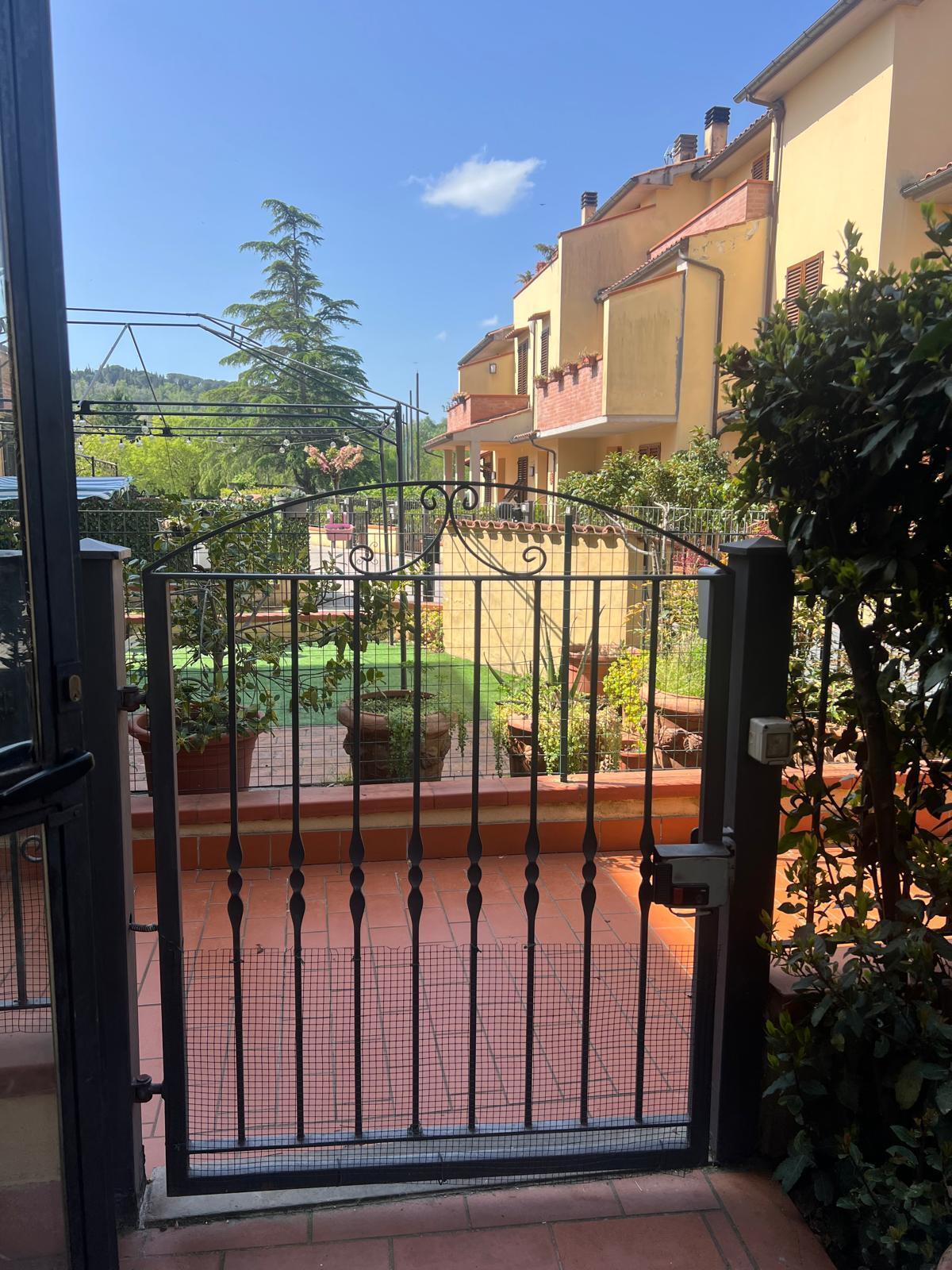 Trilocale da ristrutturare in via chiantigiana, Lastra a Signa