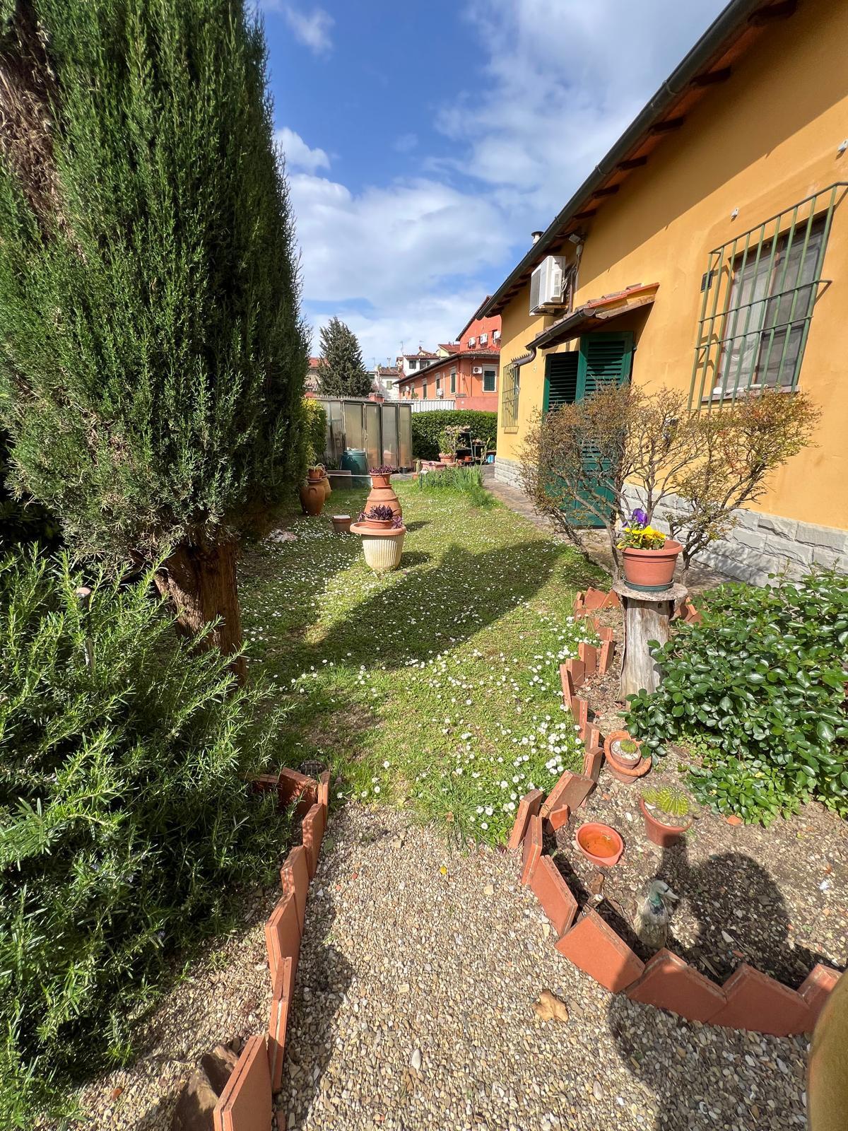 Casa indipendente con giardino in via filippo webb, Firenze