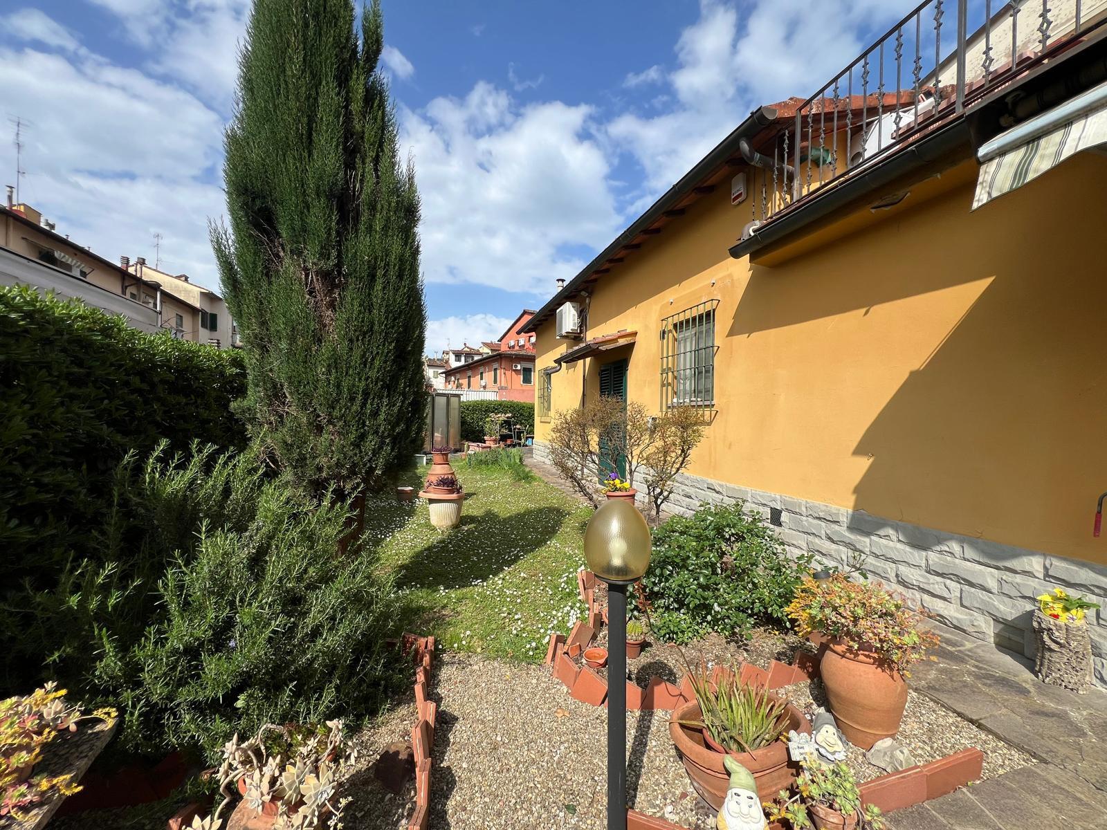 Casa indipendente con giardino in via filippo webb, Firenze