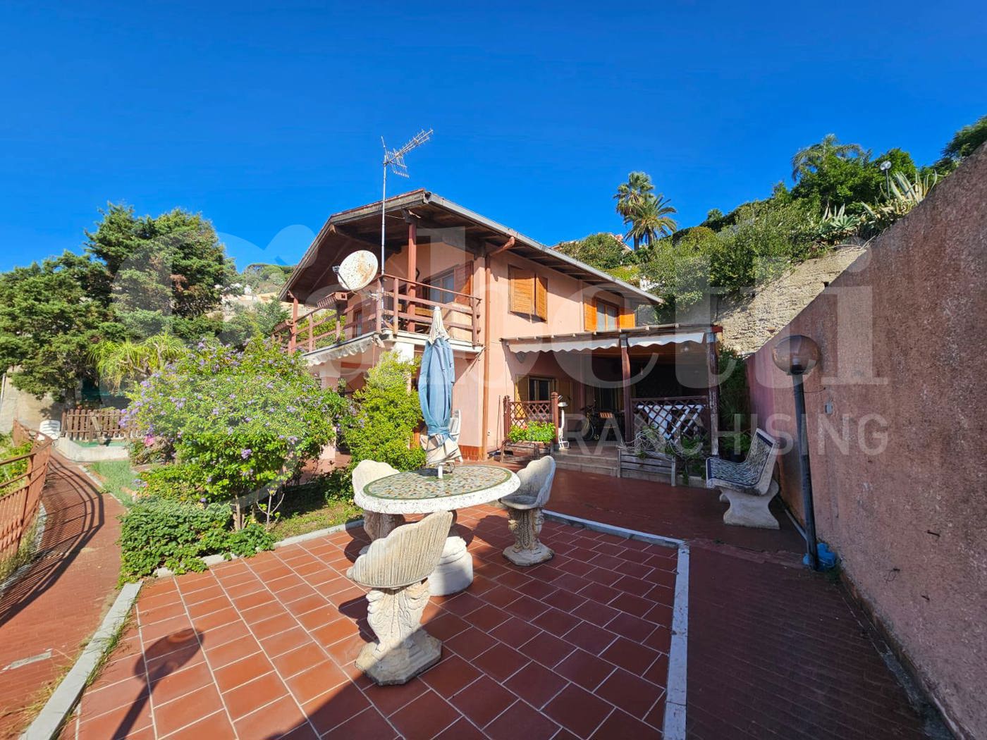Villa con giardino a Messina