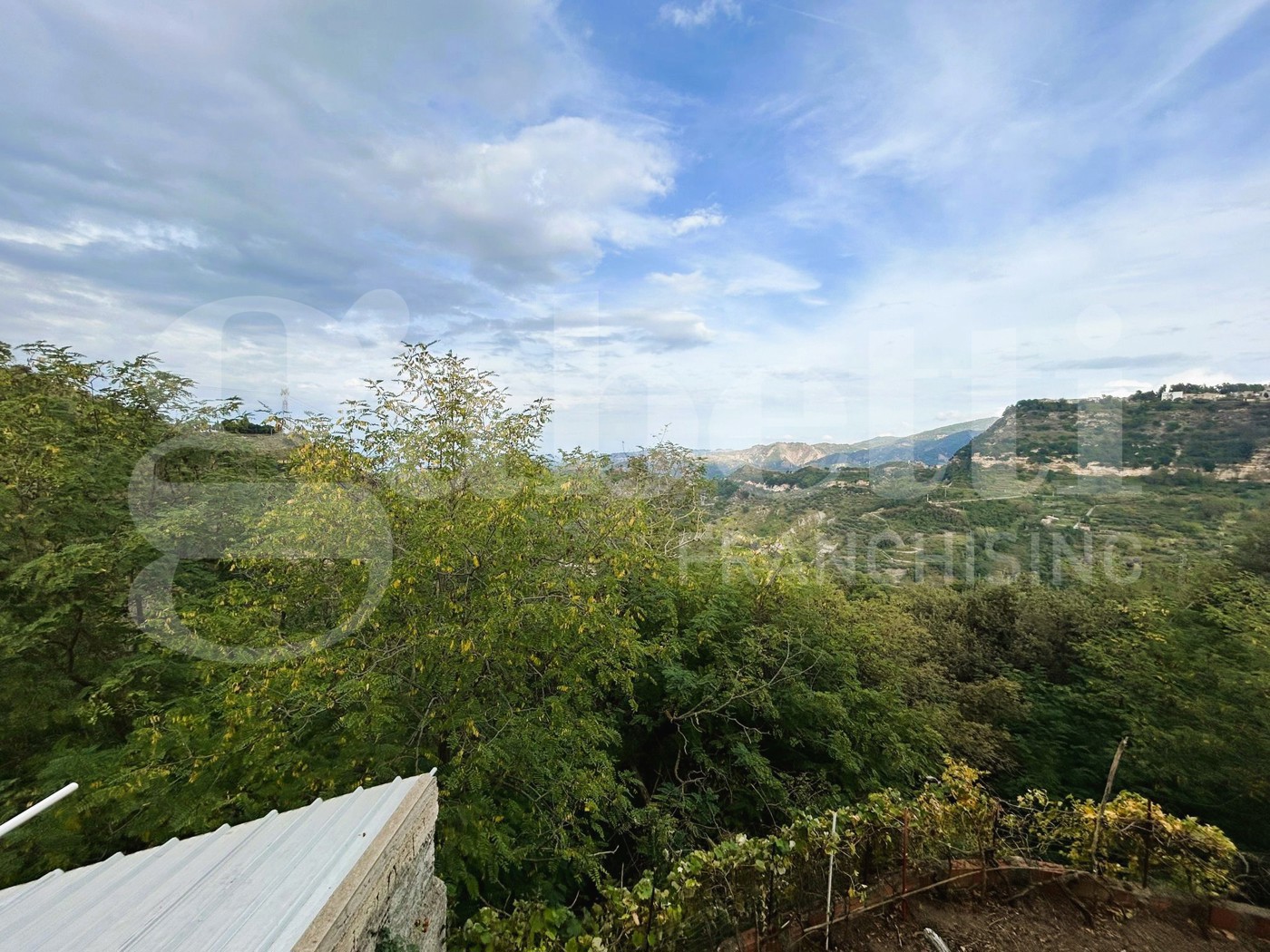 Casa indipendente con giardino a Rometta