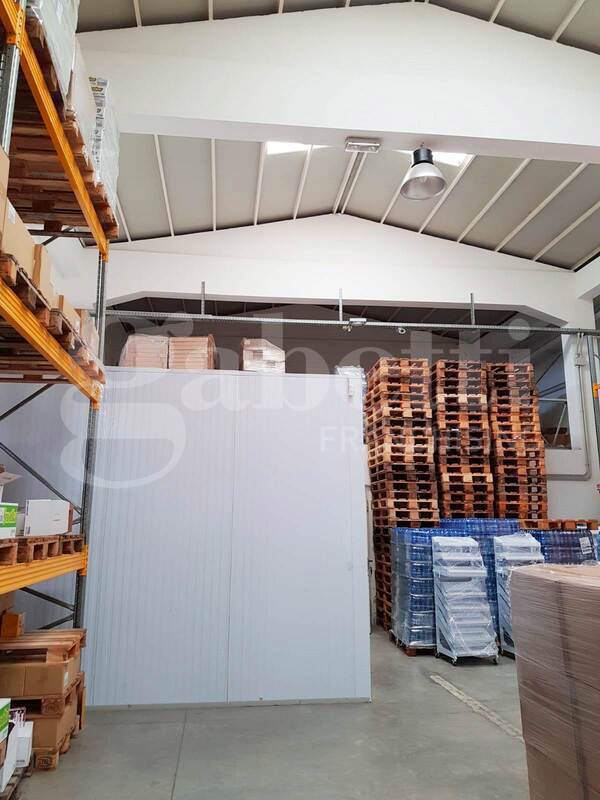 Capannone con box doppio a Messina
