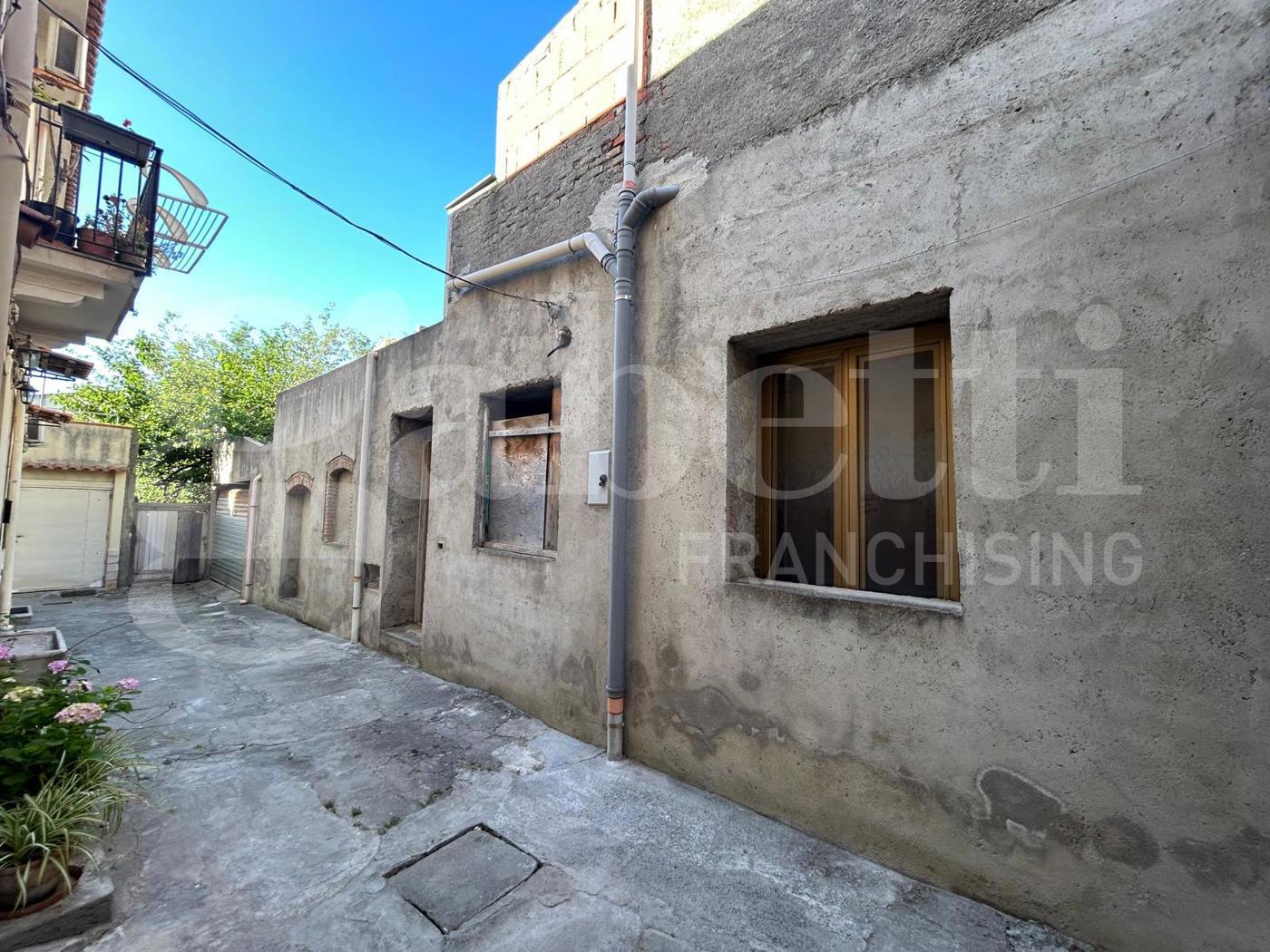 Casa indipendente da ristrutturare a Spadafora