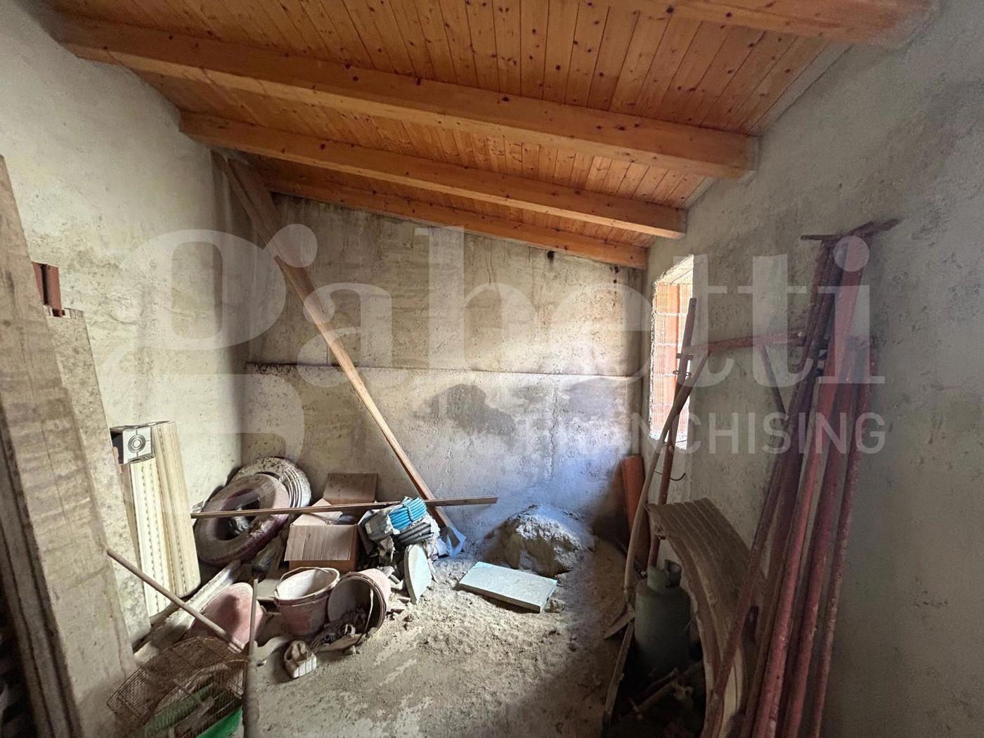 Casa indipendente da ristrutturare a Spadafora