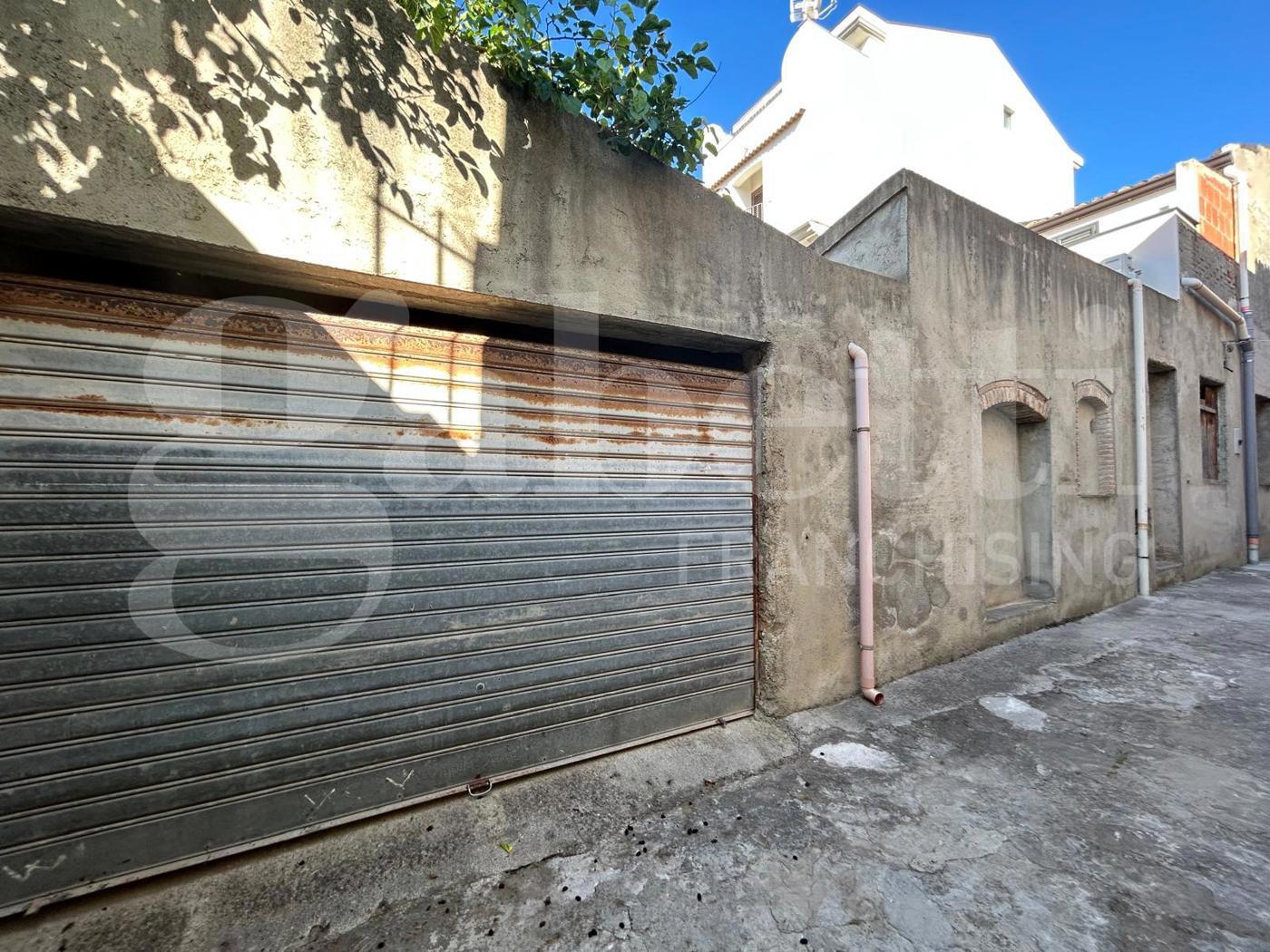 Casa indipendente da ristrutturare a Spadafora