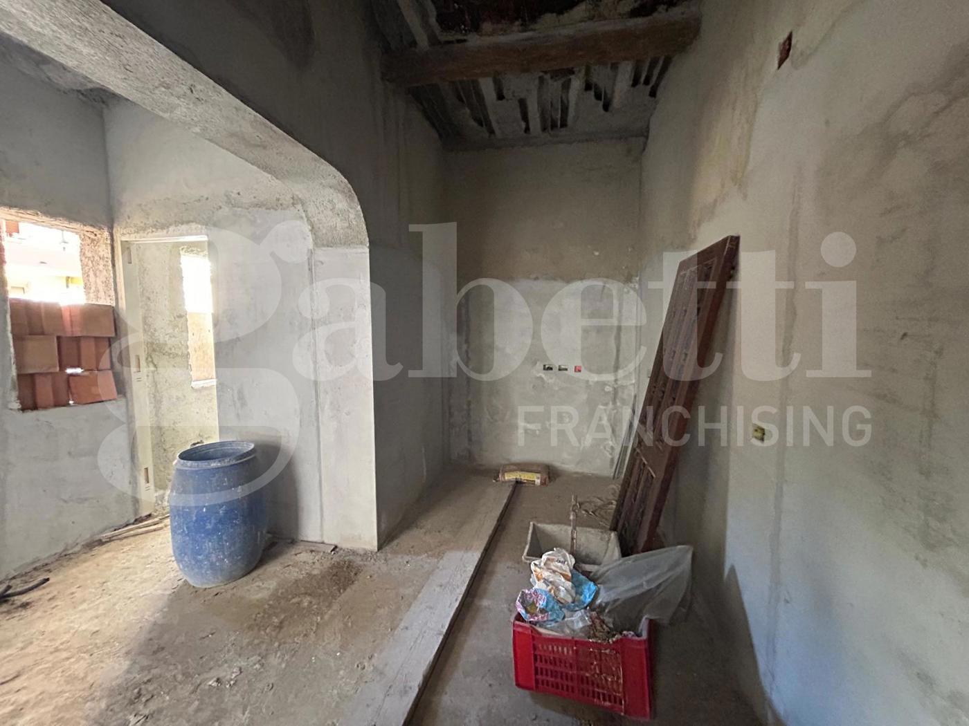 Casa indipendente da ristrutturare a Spadafora