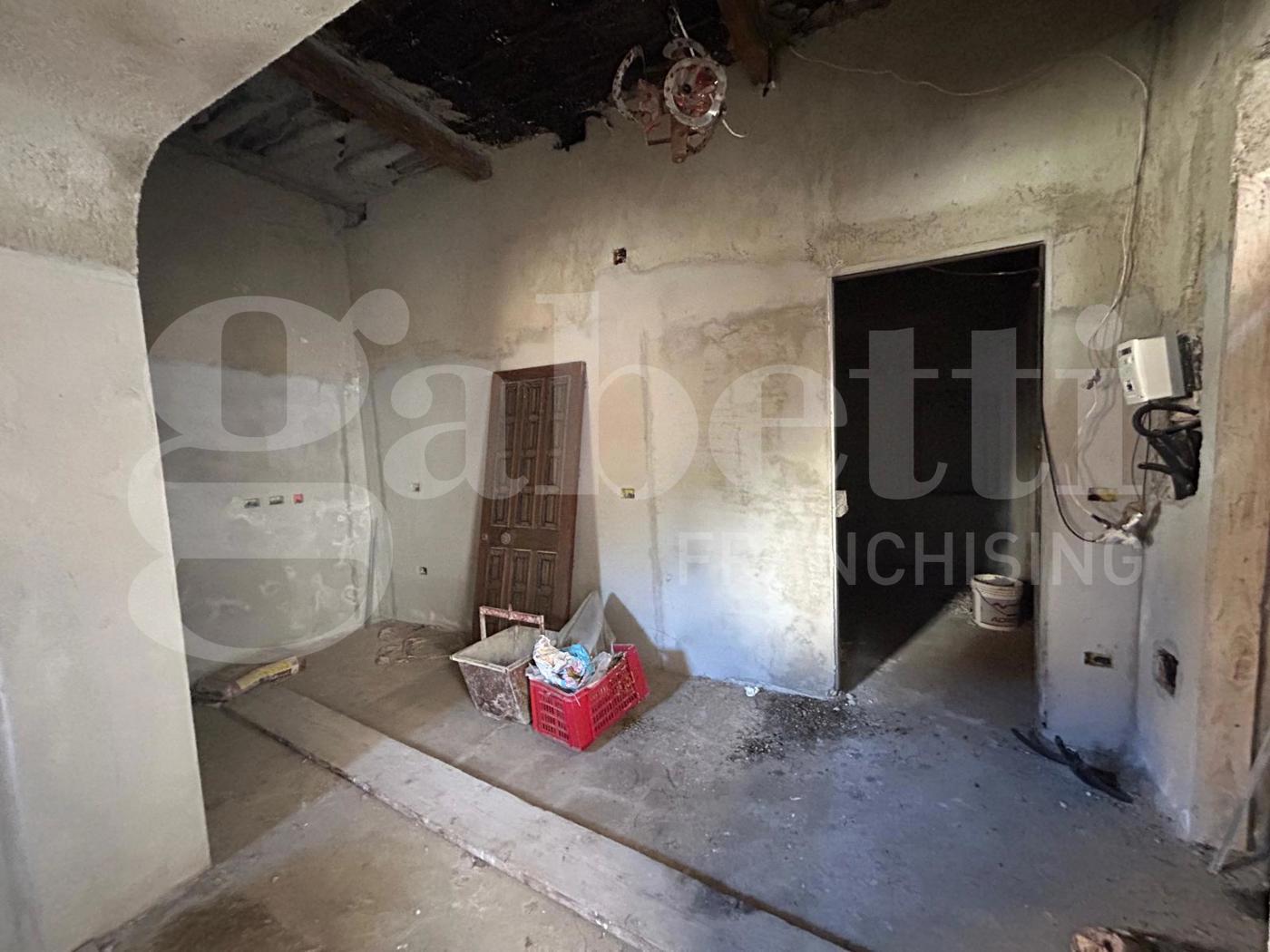 Casa indipendente da ristrutturare a Spadafora