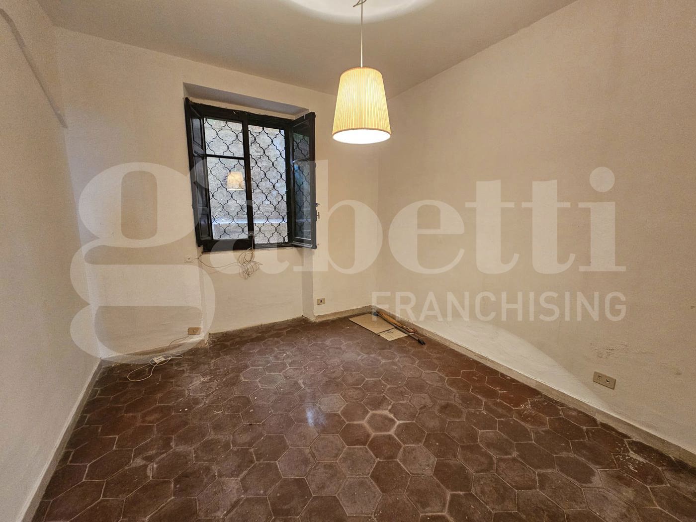Trilocale da ristrutturare a Messina