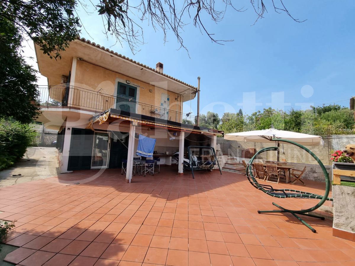 Villa con giardino a Messina