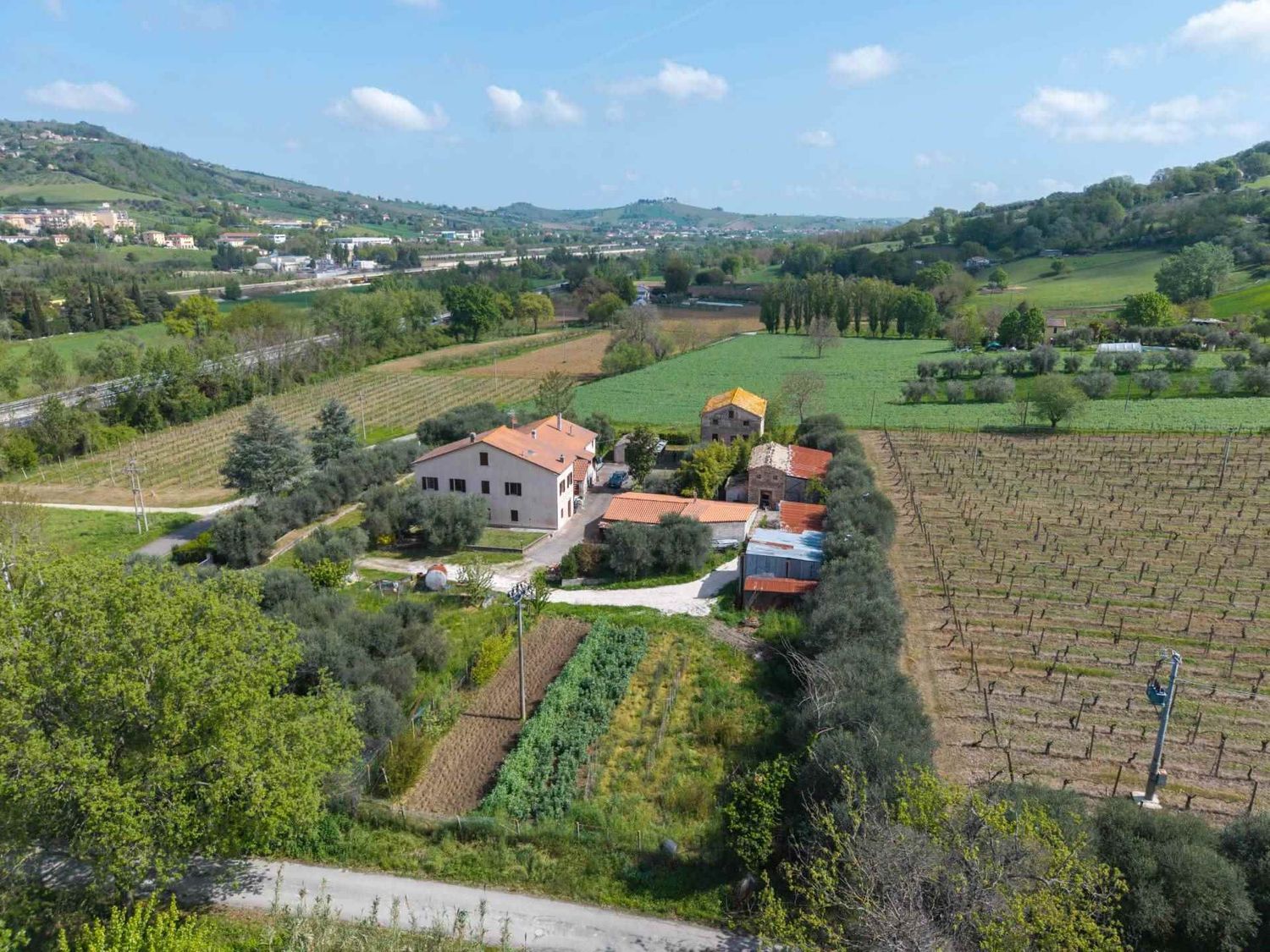 Rustico in vendita in via via vallati 22, Maiolati Spontini
