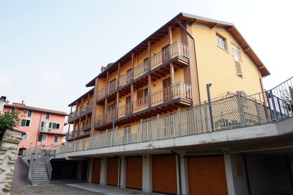 Appartamento con terrazzo in via giotto 20, Chignolo d'Isola