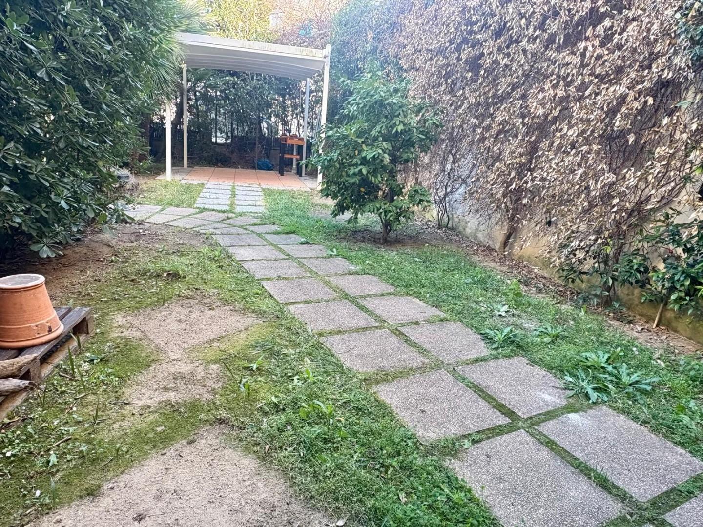 Casa indipendente con giardino, Livorno viale italia