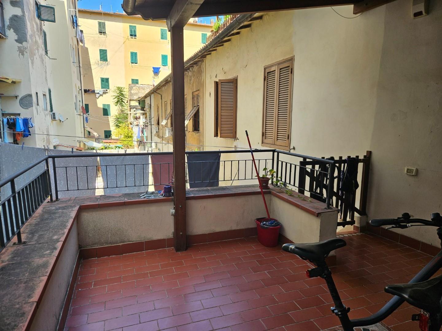 Trilocale con terrazzo a Livorno