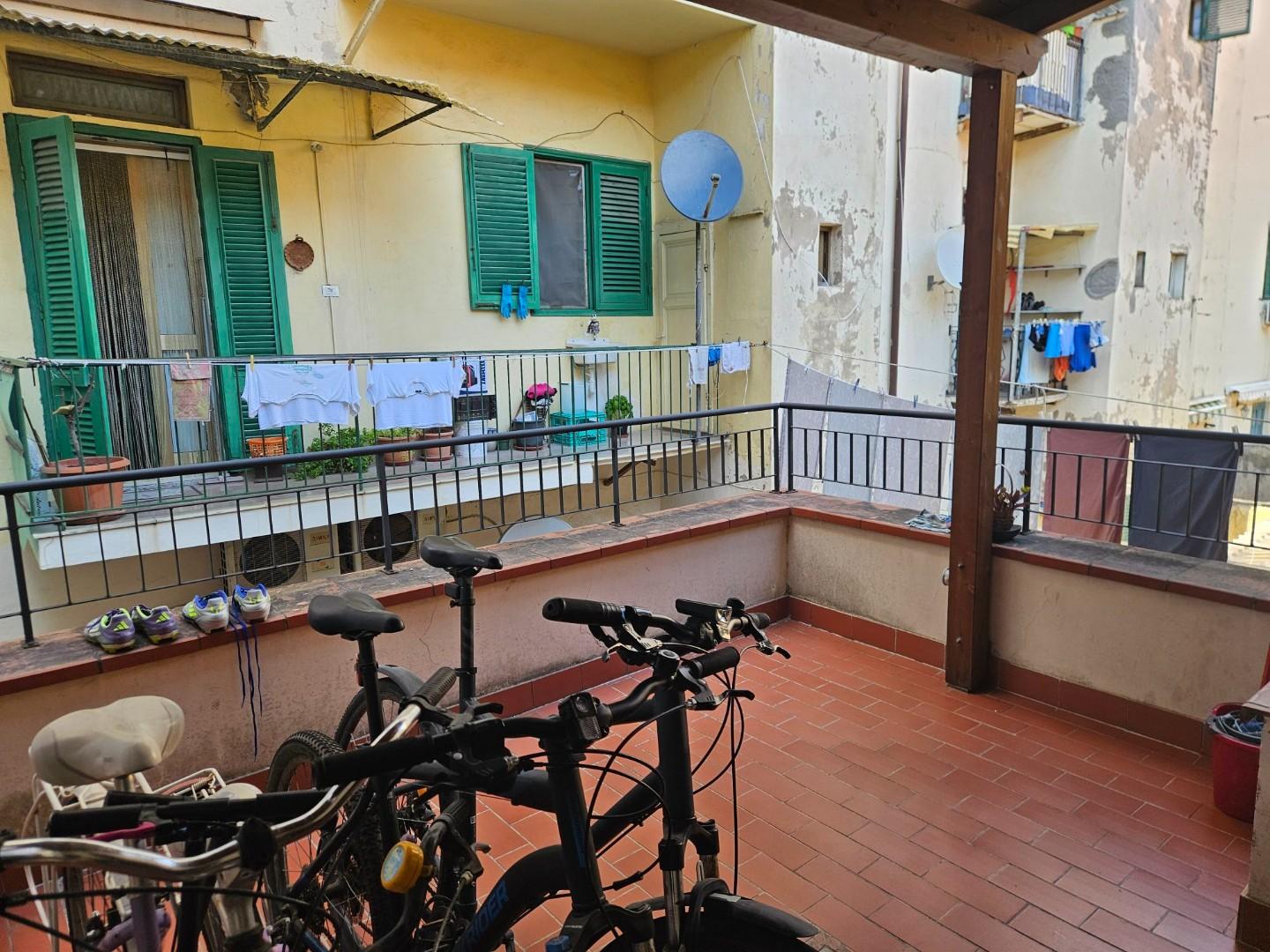 Trilocale con terrazzo a Livorno
