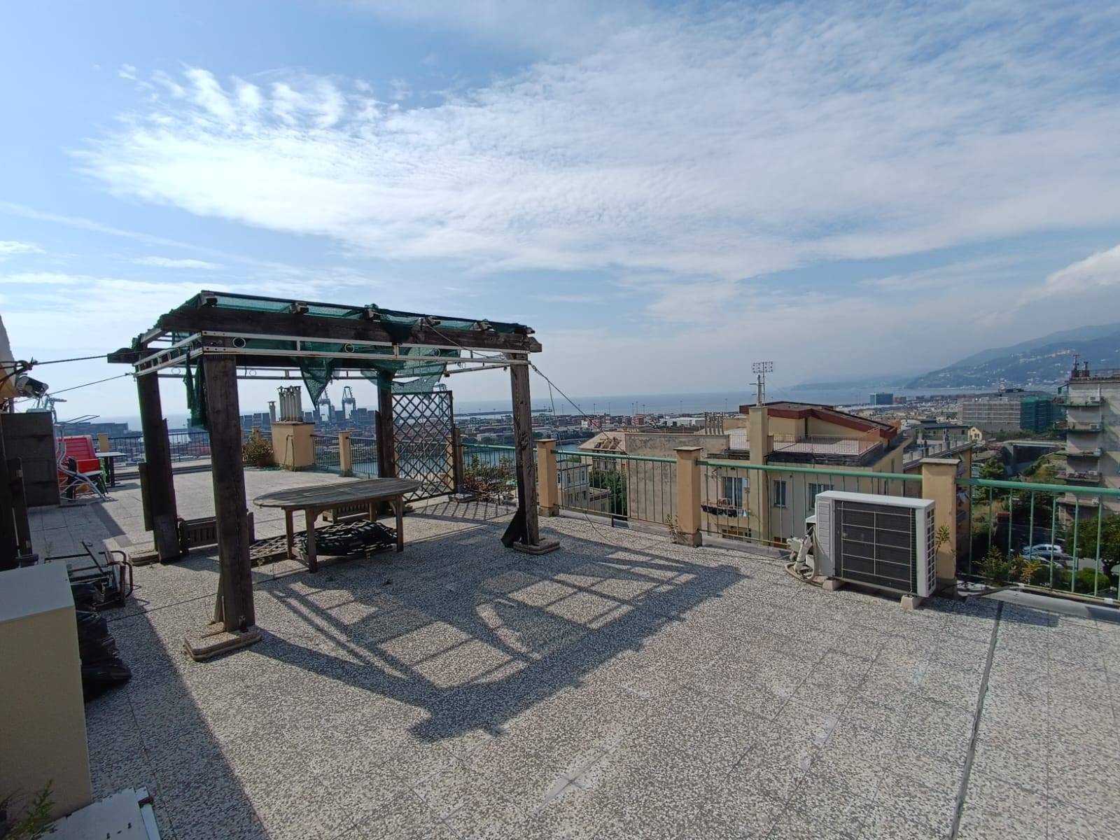 Appartamento con terrazzo, Genova pra