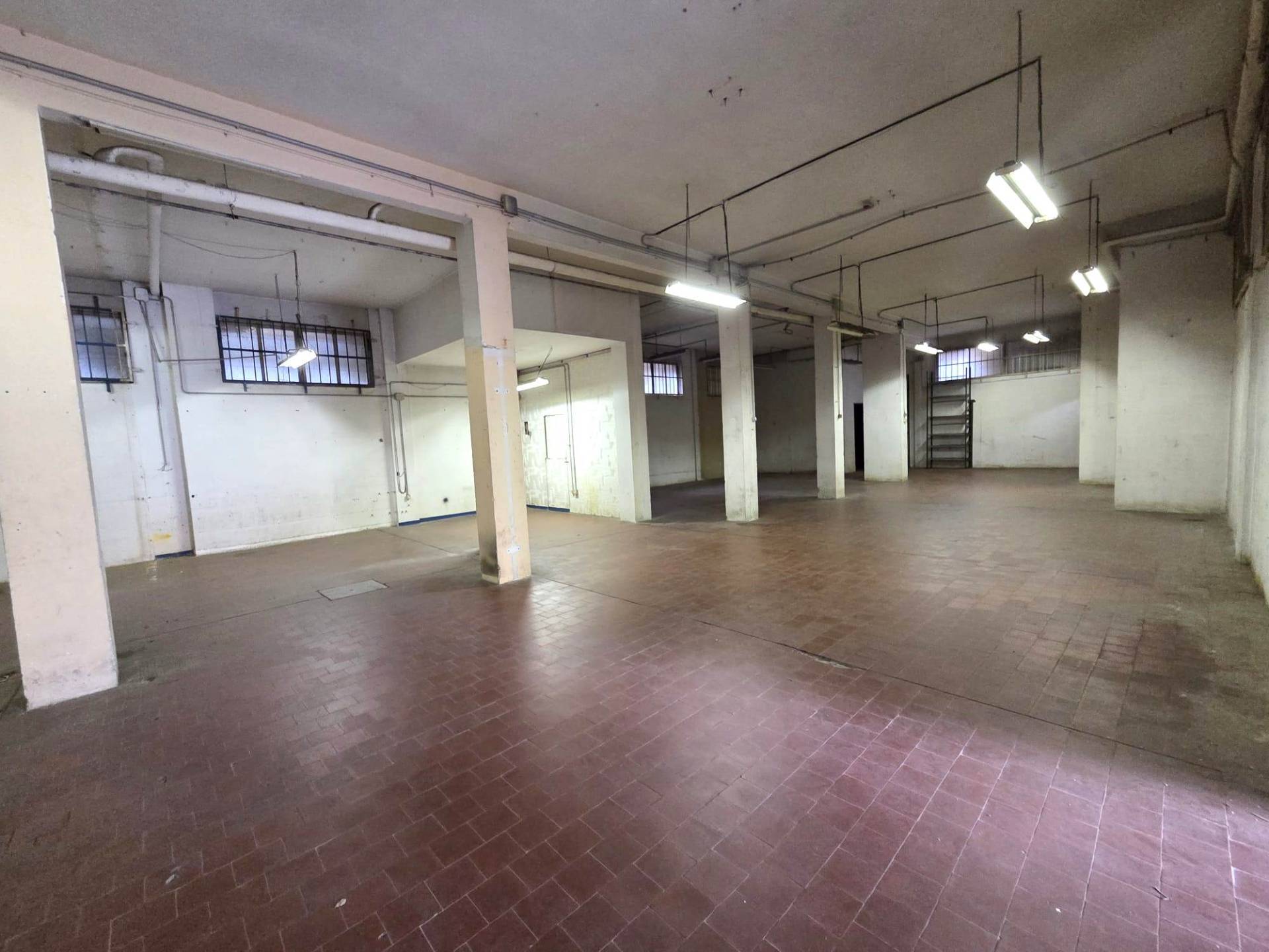 Magazzino in affitto a Genova, Pra