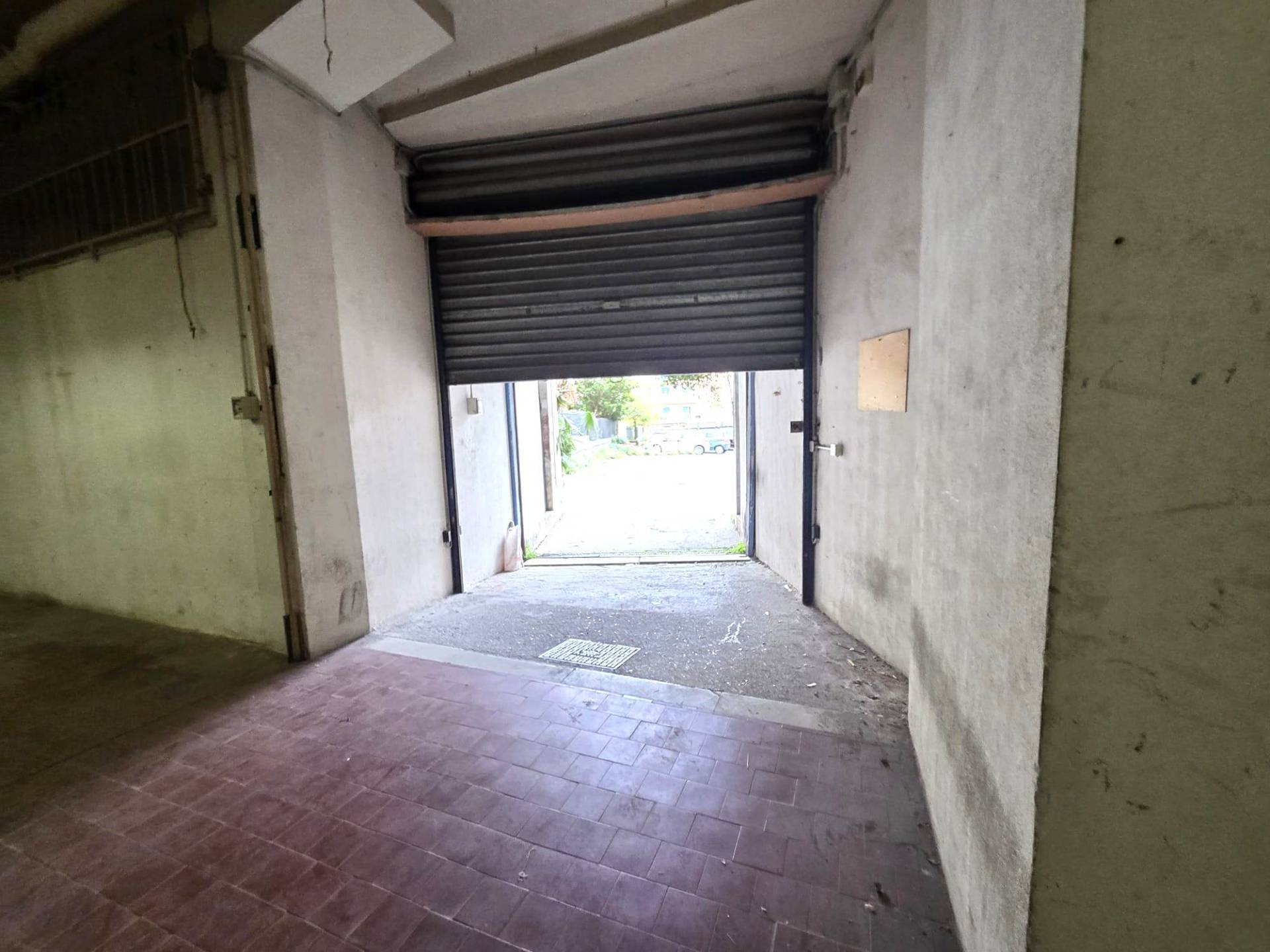 Magazzino in affitto a Genova, Pra