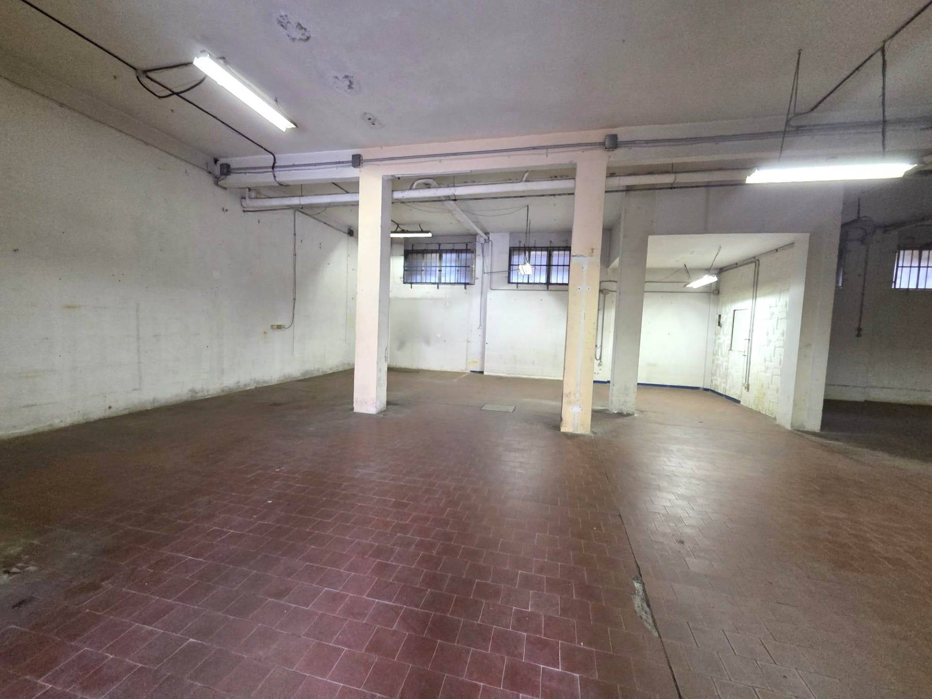 Magazzino in affitto a Genova, Pra