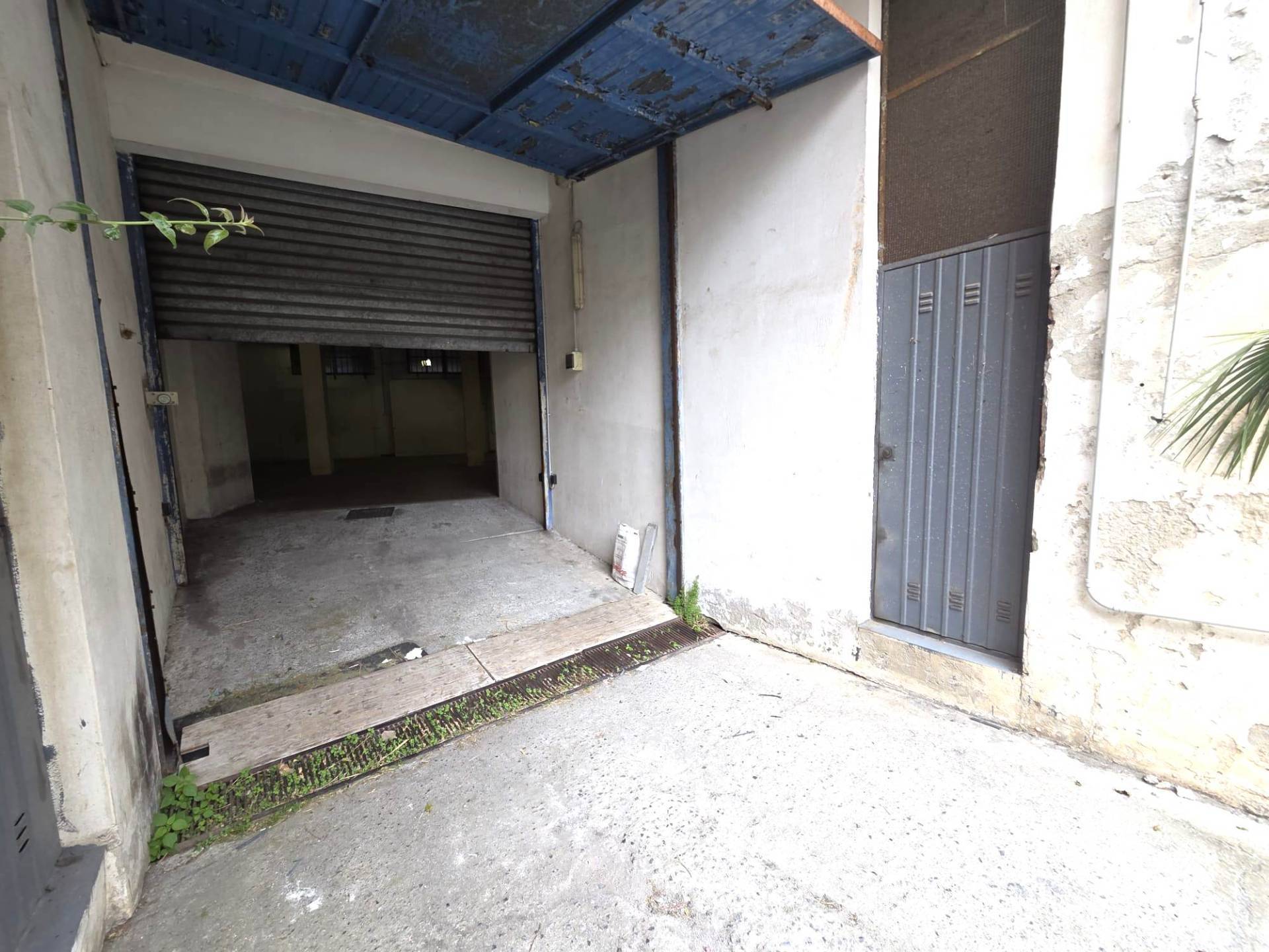 Magazzino in affitto a Genova, Pra