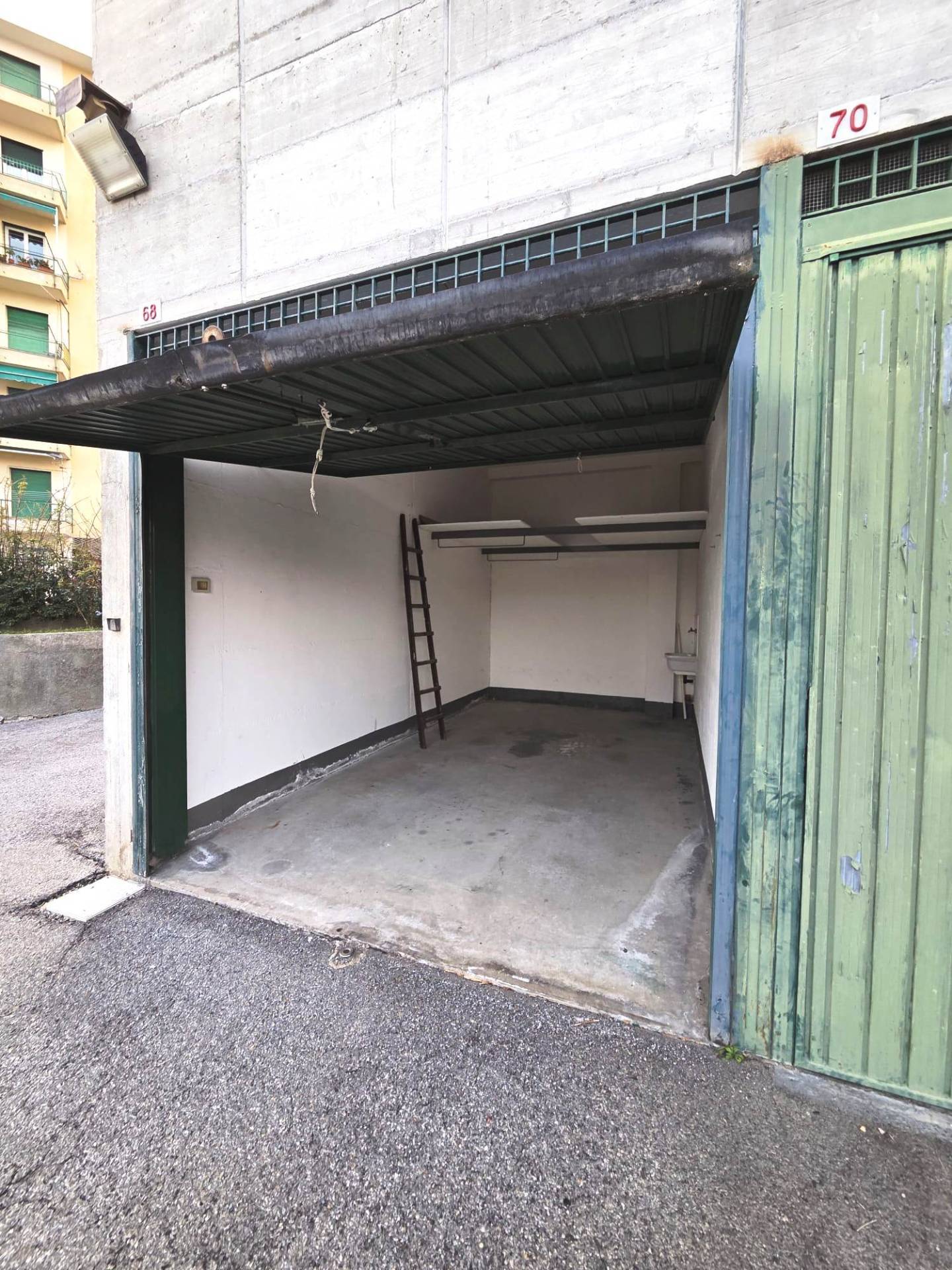 Box in affitto a Genova, Voltri