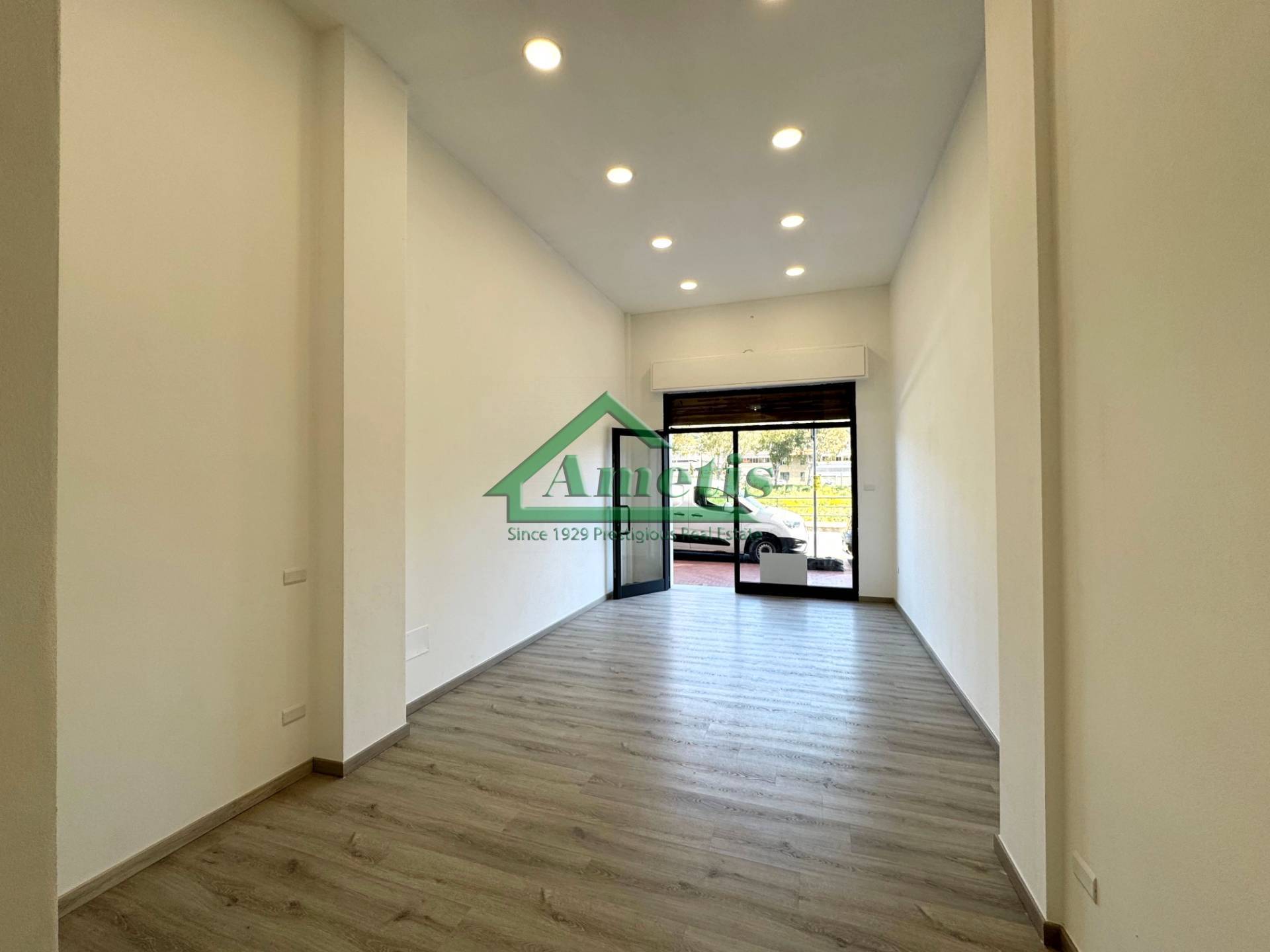 Ufficio / Negozio / Deposito in affitto a Imperia, Oneglia centro