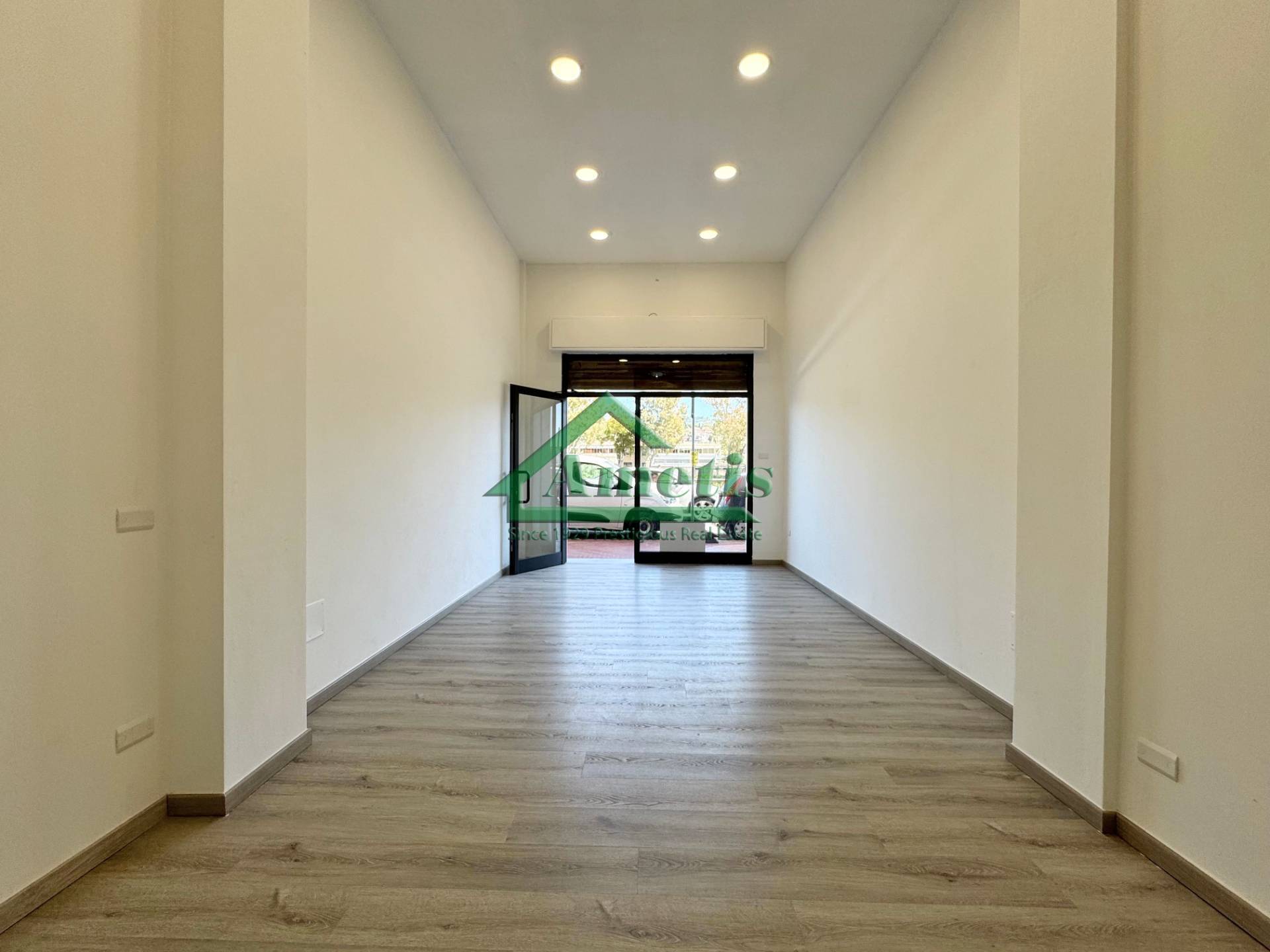 Ufficio / Negozio / Deposito in affitto a Imperia, Oneglia centro