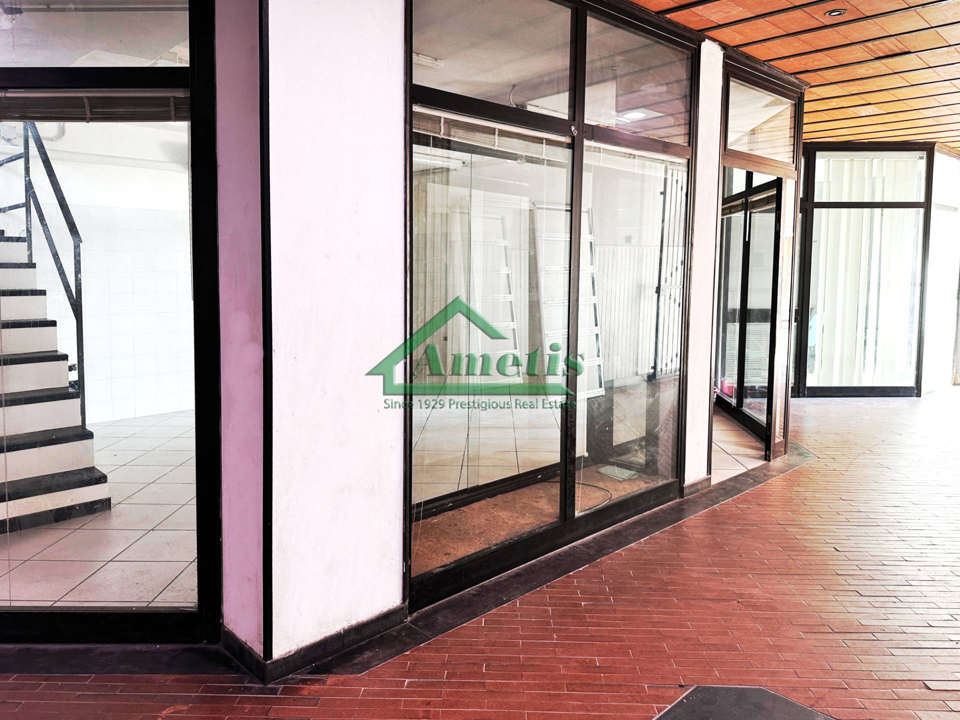 Ufficio / Negozio / Deposito in vendita a Imperia, Porto Maurizio Borgo Marina