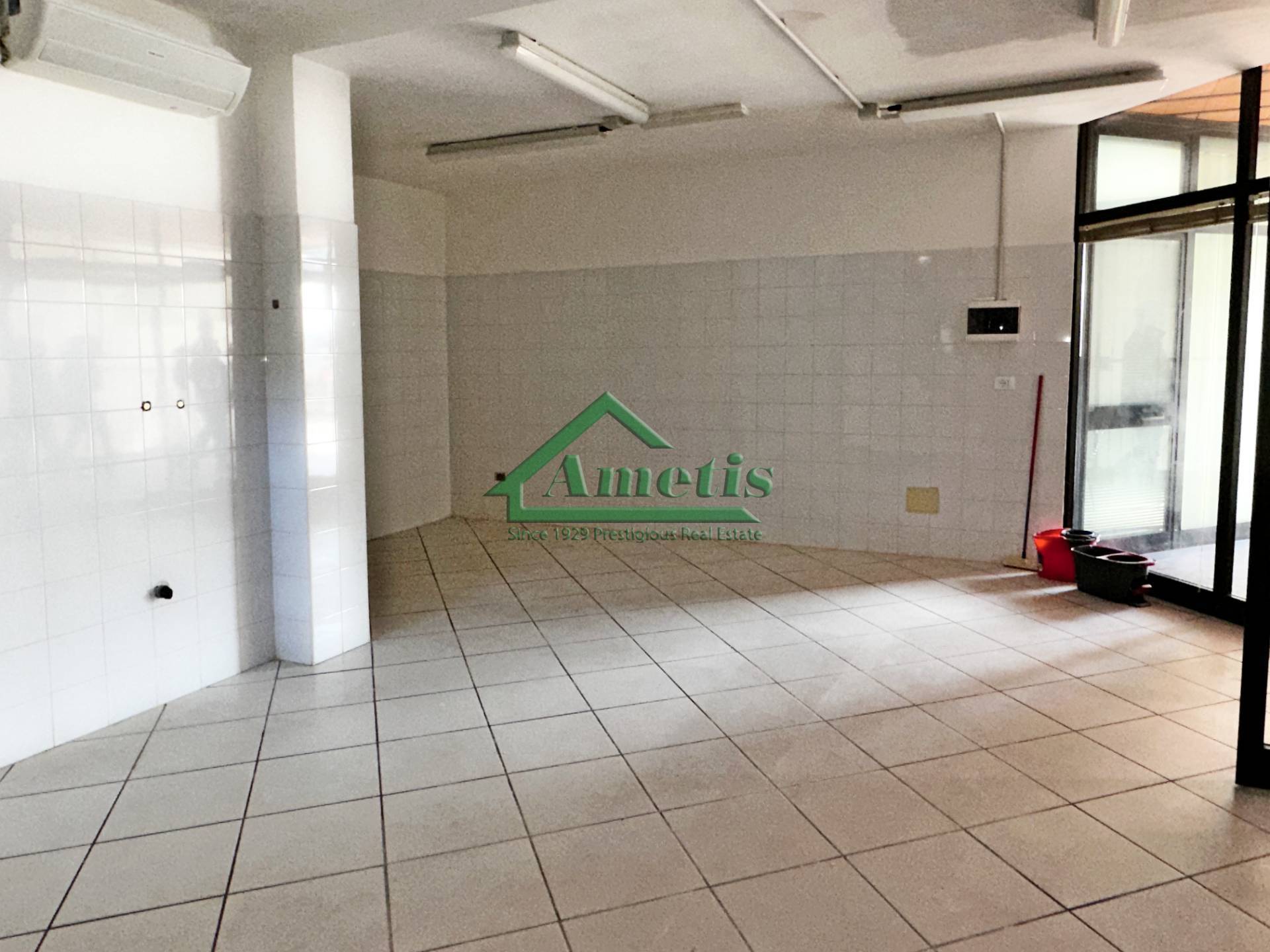 Ufficio / Negozio / Deposito in vendita a Imperia, Porto Maurizio Borgo Marina