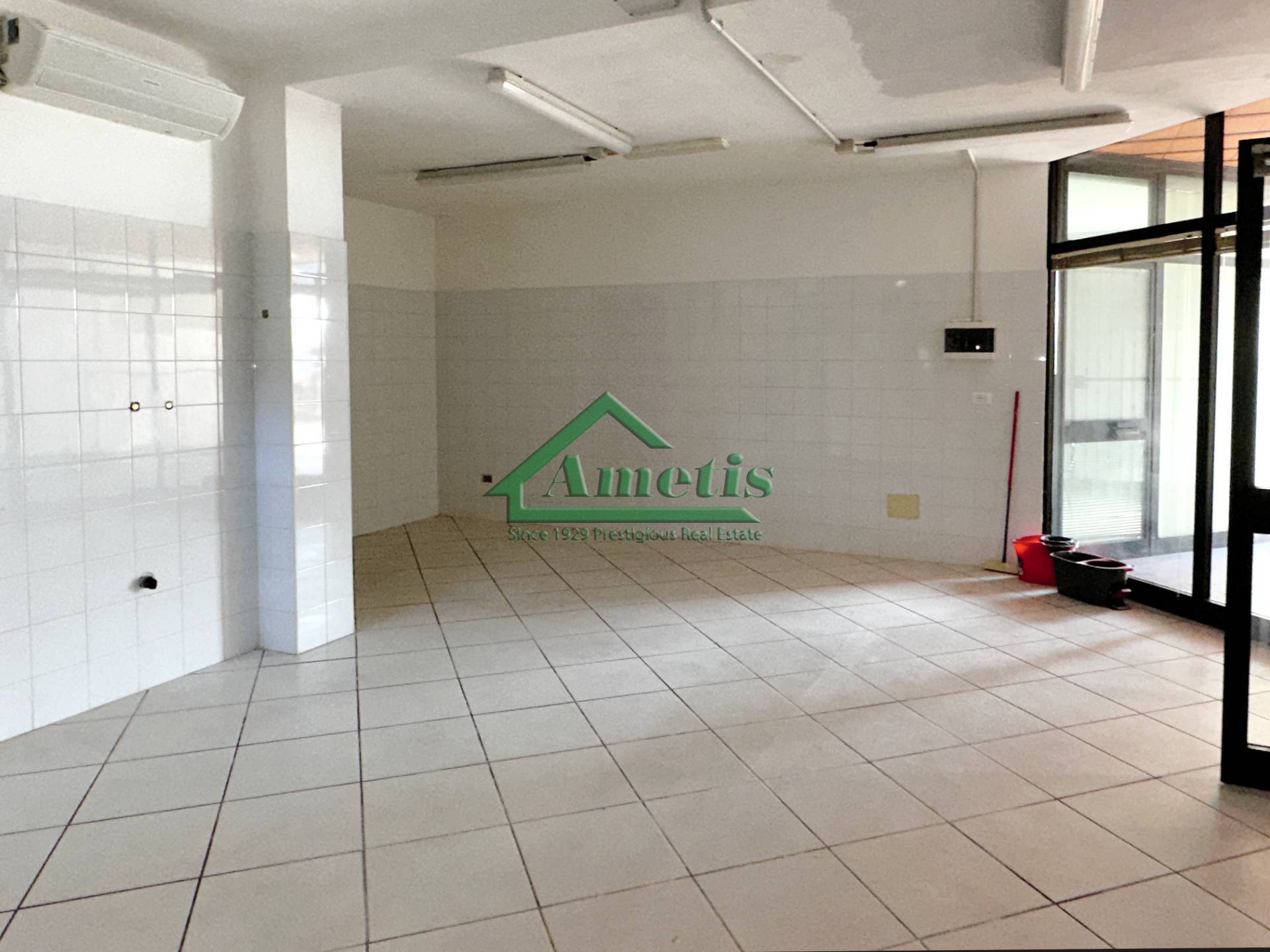 Ufficio / Negozio / Deposito in vendita a Imperia, Porto Maurizio Borgo Marina