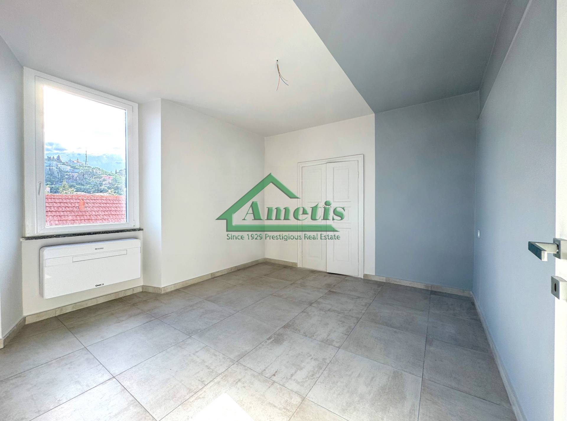 Appartamento in vendita a Imperia, Porto Maurizio centro