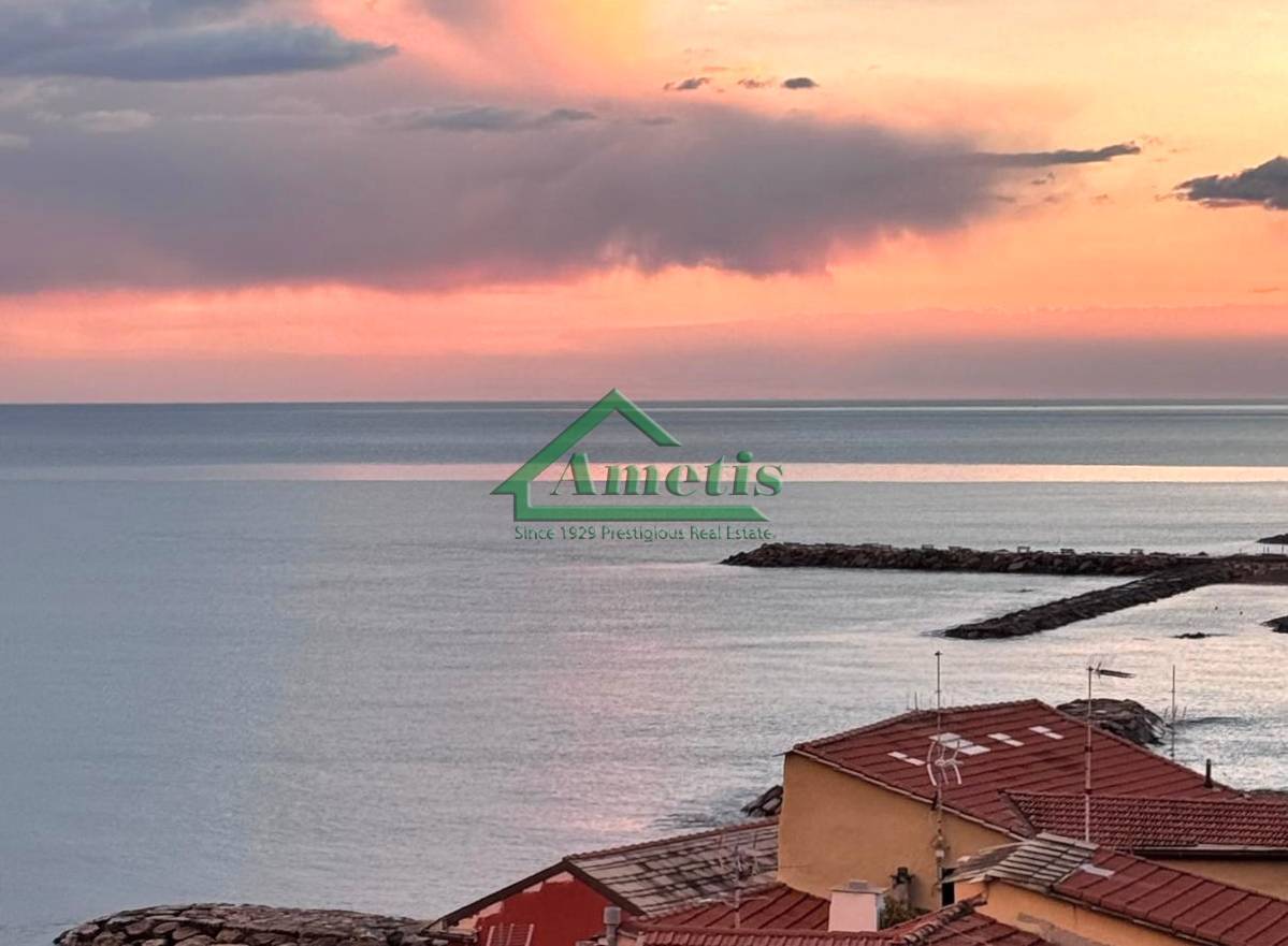 Appartamento in vendita a Imperia, Porto Maurizio centro